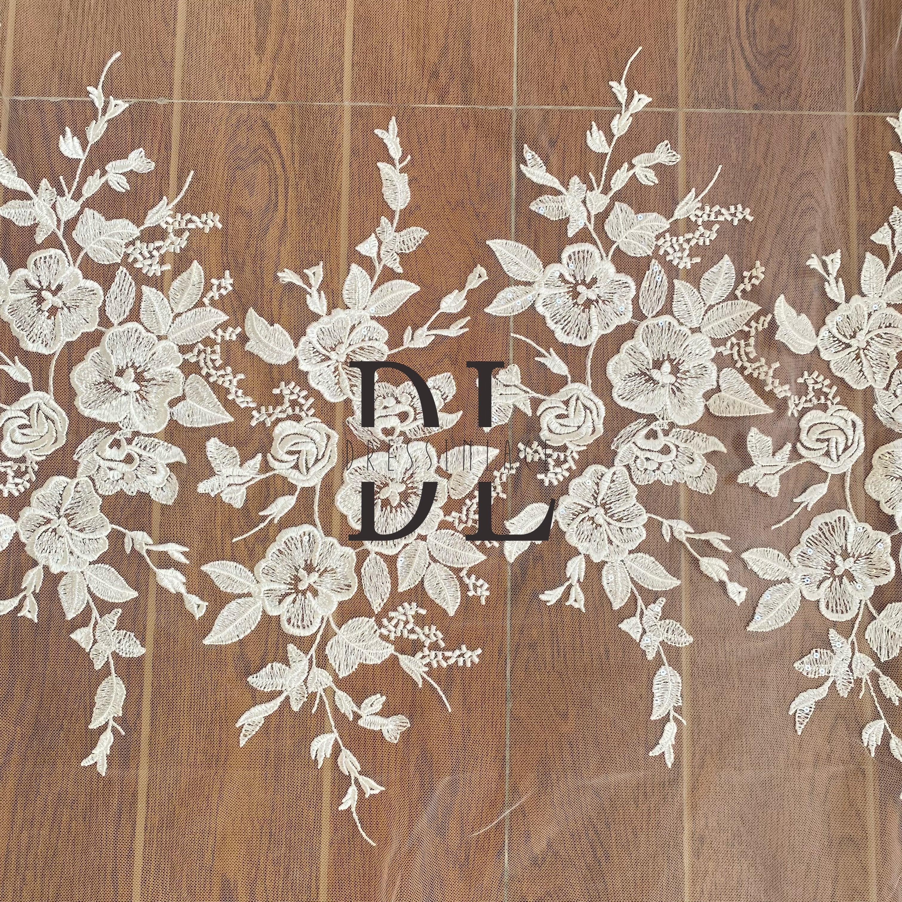 DL130140 Elegantes tejidos de encaje bordado con delicados diseños florales y lentejuelas brillantes para vestidos