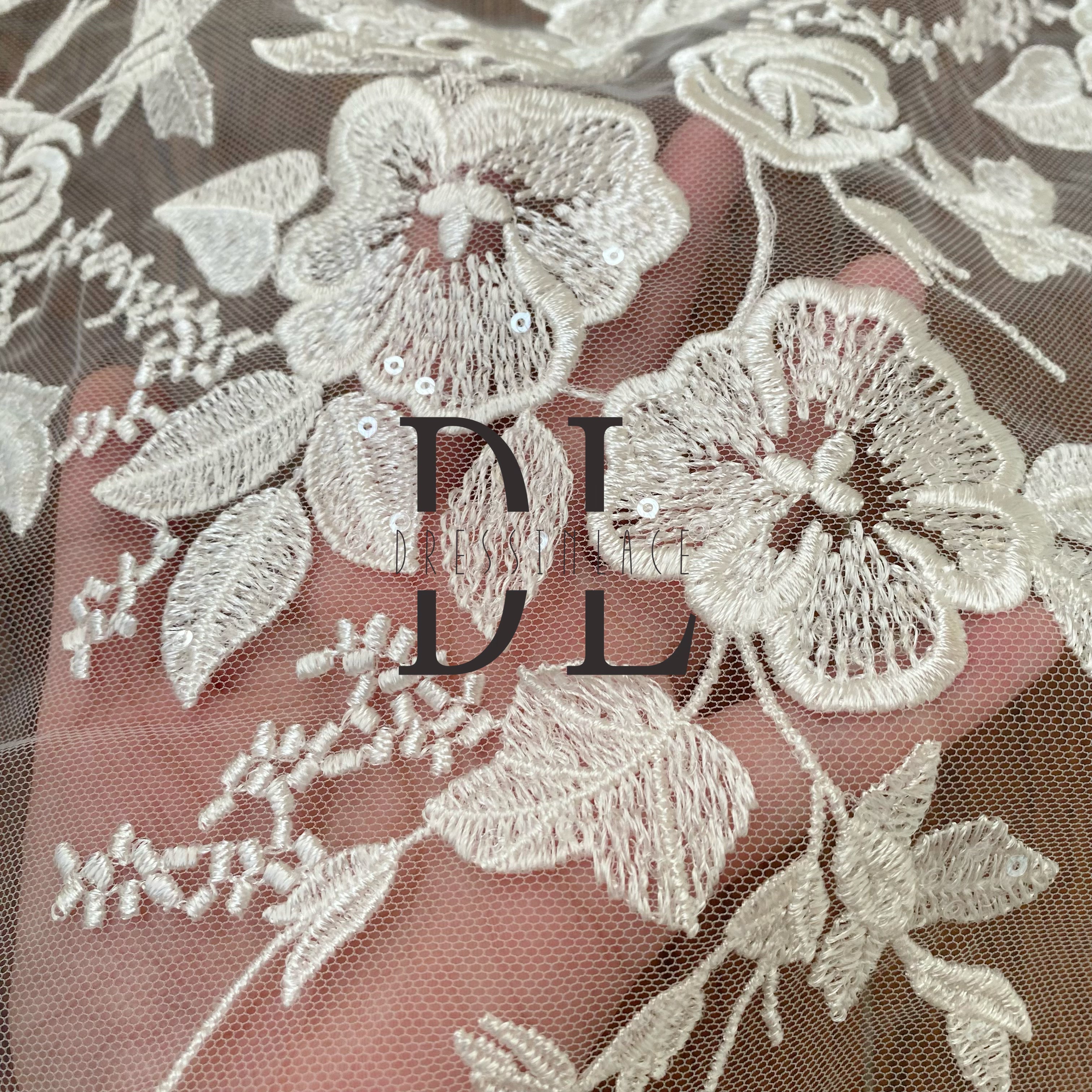 DL130140 Elegantes tejidos de encaje bordado con delicados diseños florales y lentejuelas brillantes para vestidos