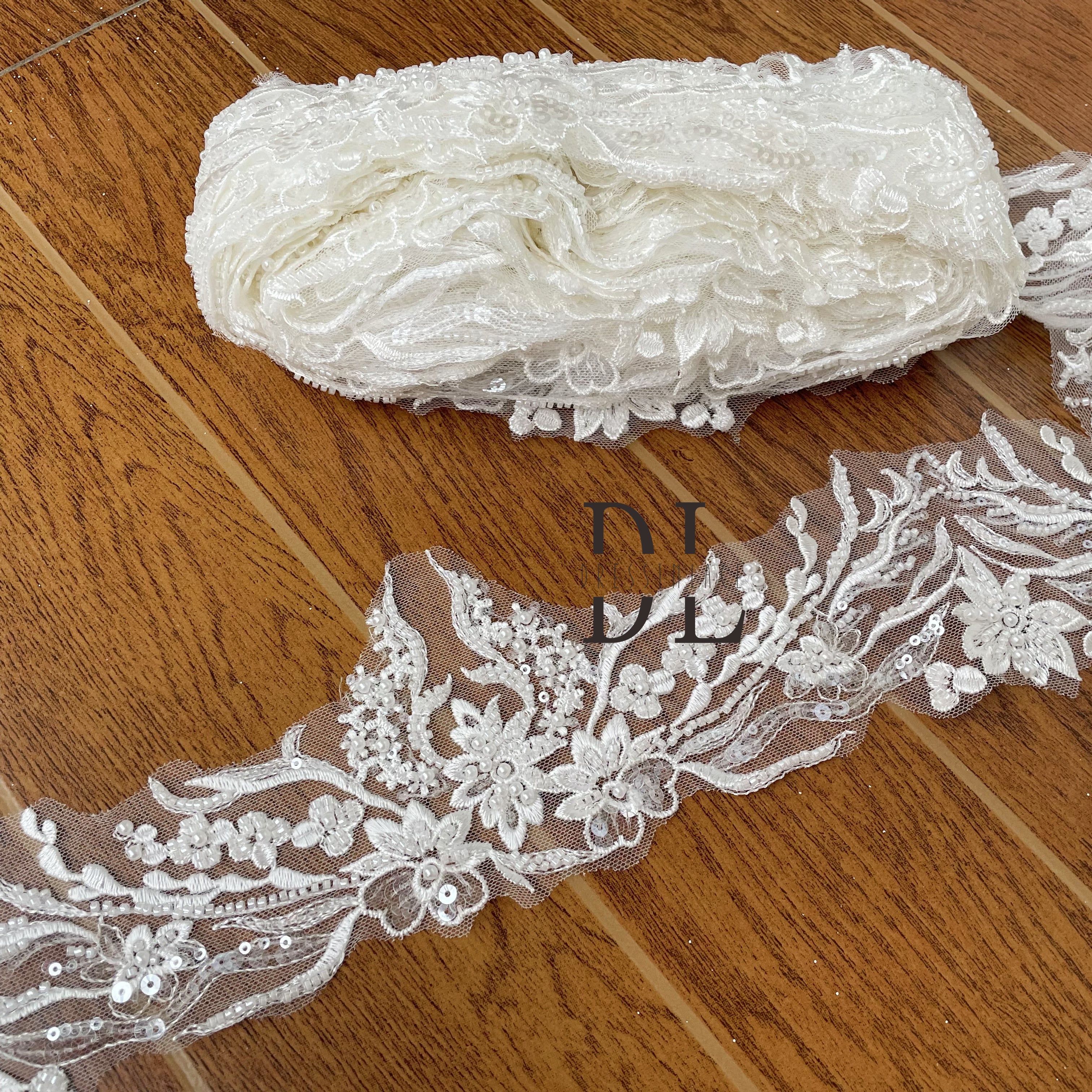 DLX10245 Bordado de encaje con flores y cuentas de perlas y lentejuelas para velos de novia