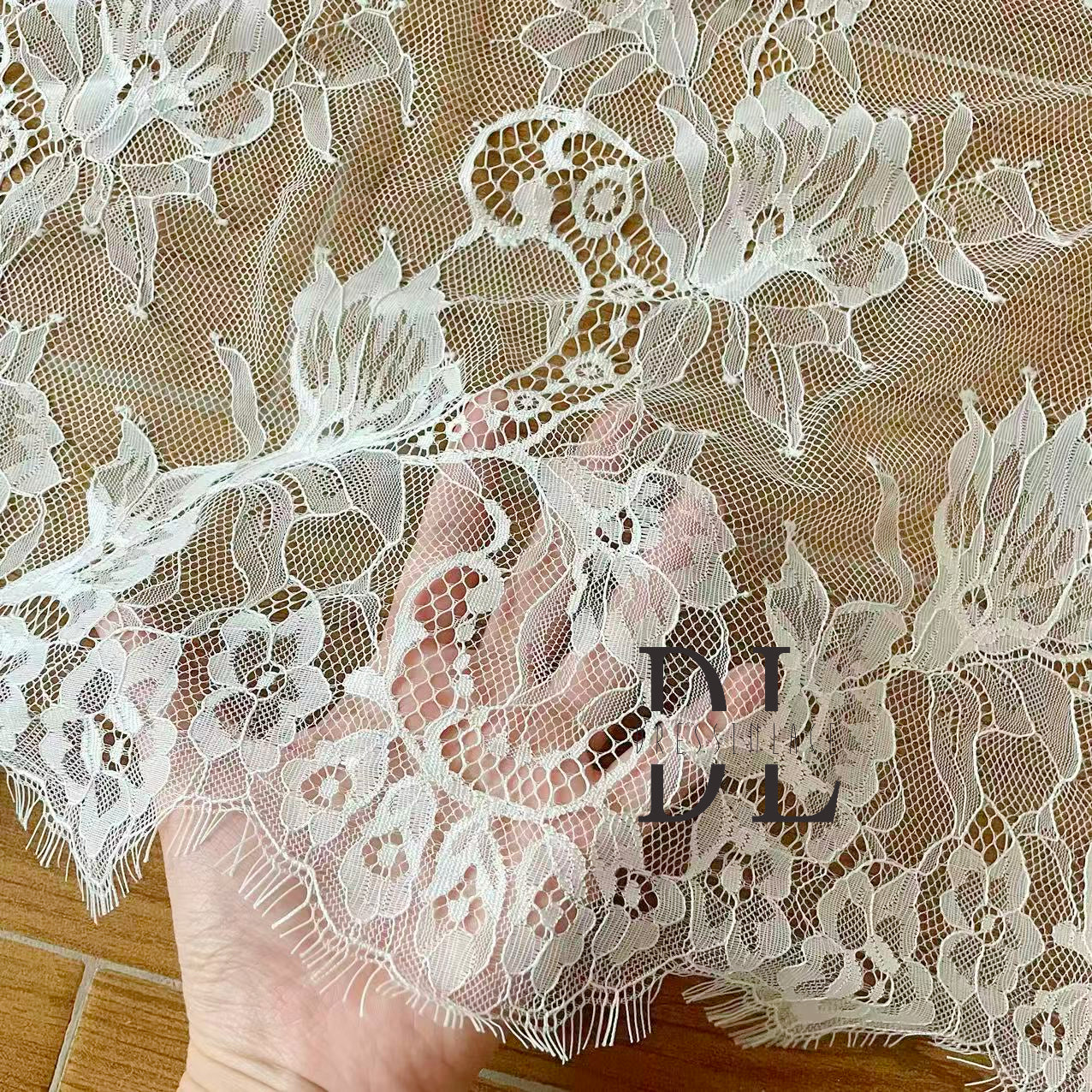 DL15104 Boho Fabrics Delicato tessuto in pizzo Chantilly per abiti da sposa - Materiale per ciglia morbido e squisito