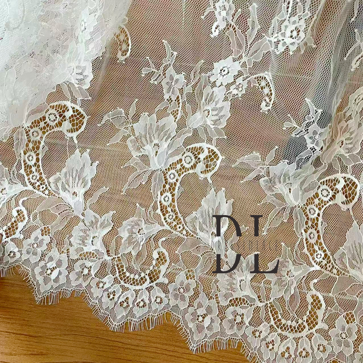 DL15104 Boho Fabrics Delicato tessuto in pizzo Chantilly per abiti da sposa - Materiale per ciglia morbido e squisito