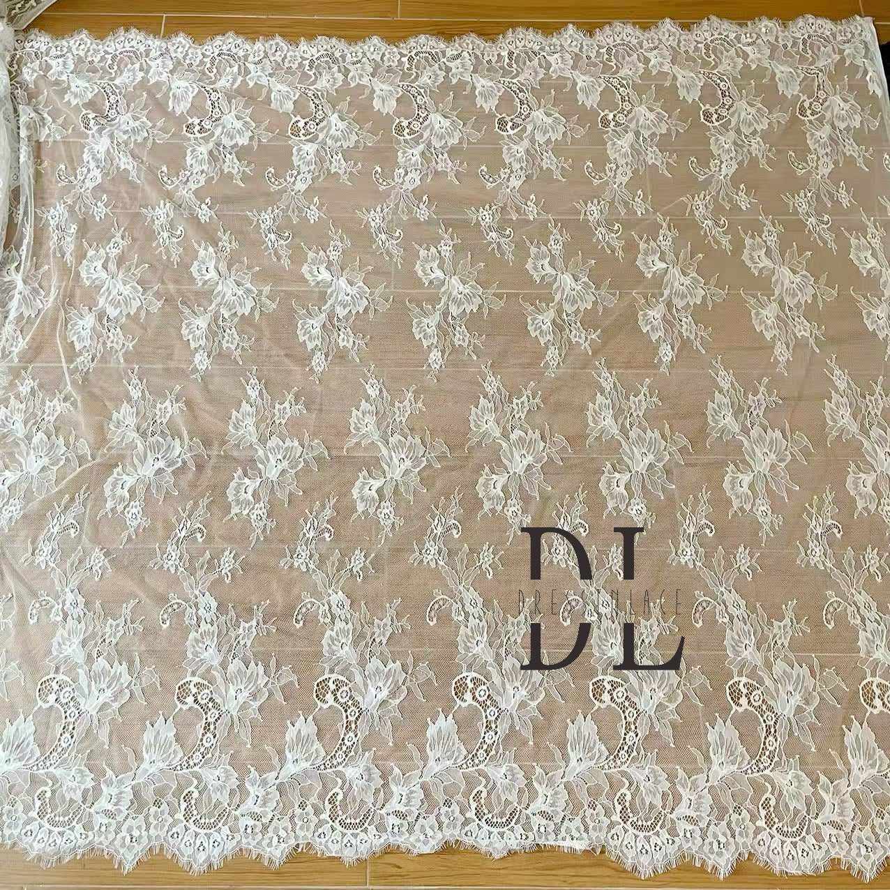 DL15104 Boho Fabrics Delicato tessuto in pizzo Chantilly per abiti da sposa - Materiale per ciglia morbido e squisito