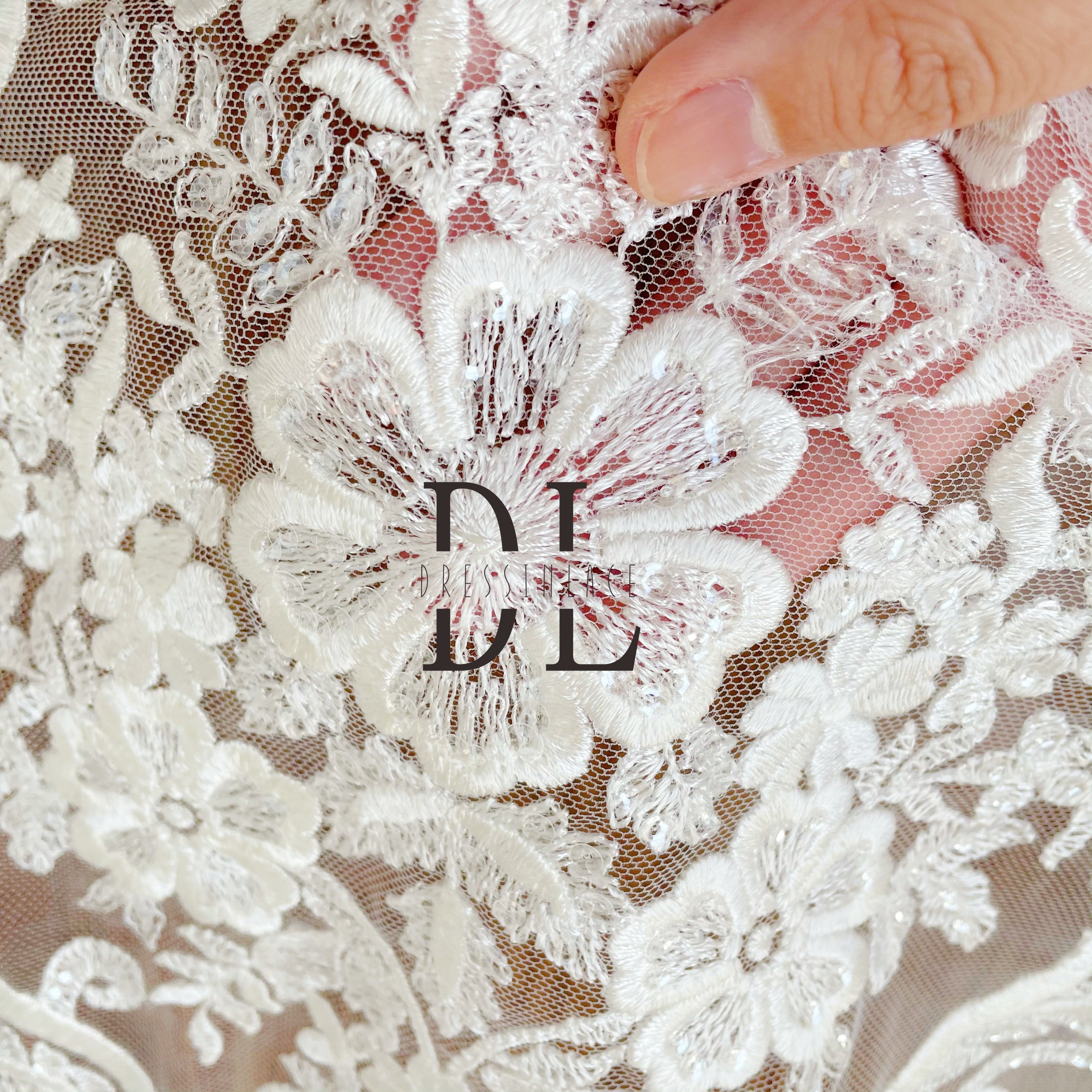 DL130005 Thick Embroidery Lace Fabric for Wedding Dress - Shimmering Transparent Mesh with Trendy Floral Elements and Fluid Lines