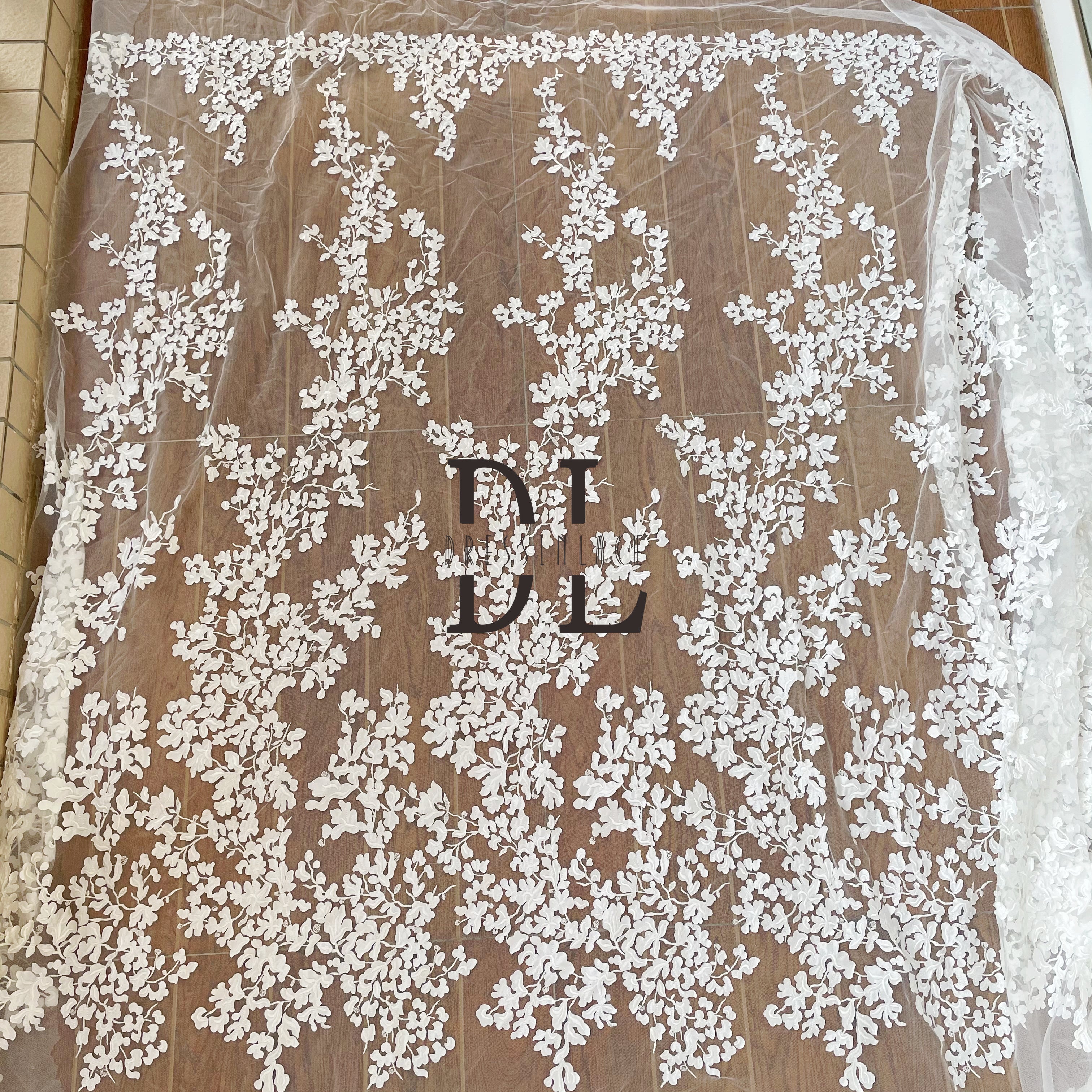 DL130117 Tejido de encaje exquisito con satén cortado a láser, con estampado de flores y hojas DL130117