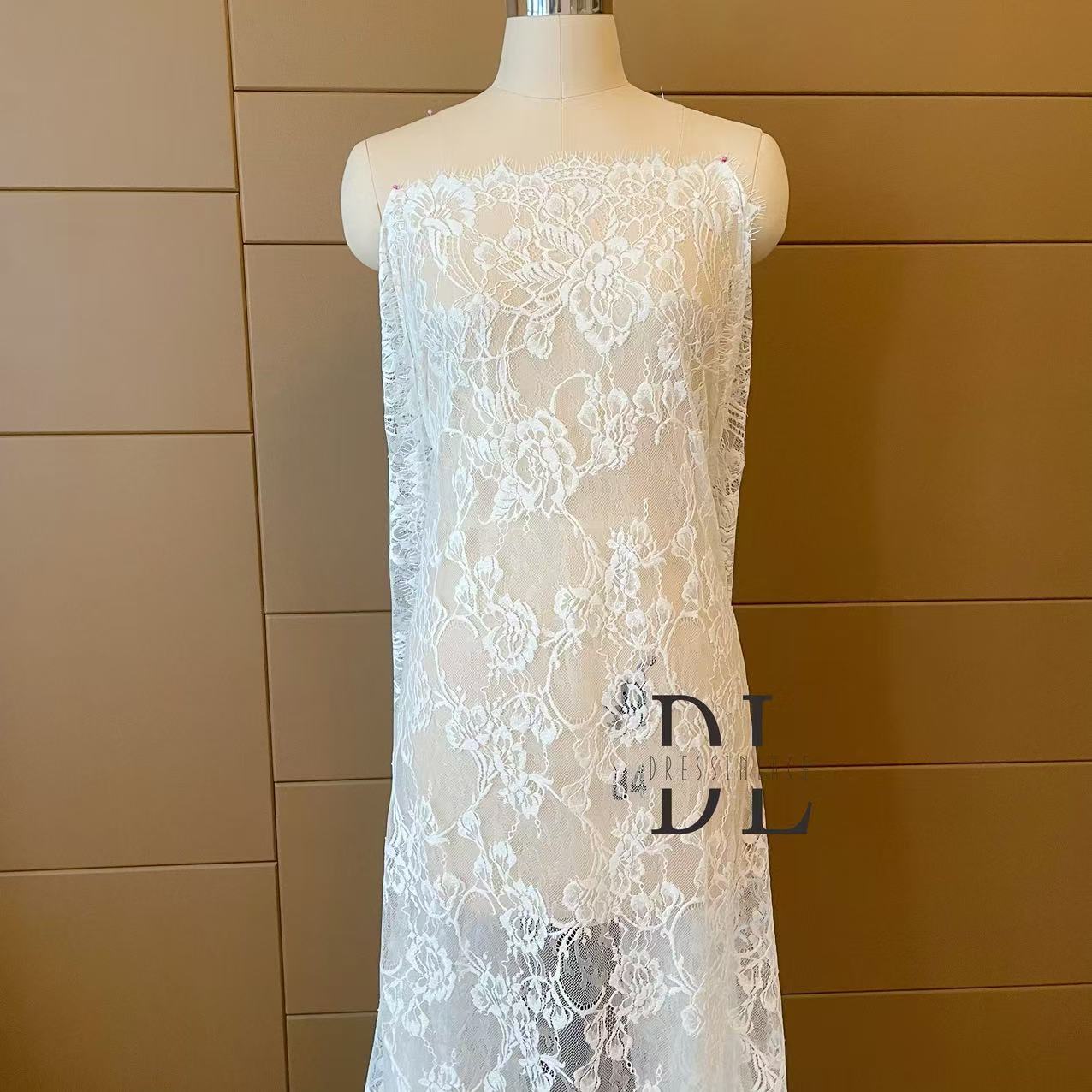 DL15113 Bridal Chantilly lace 3 meters per piece