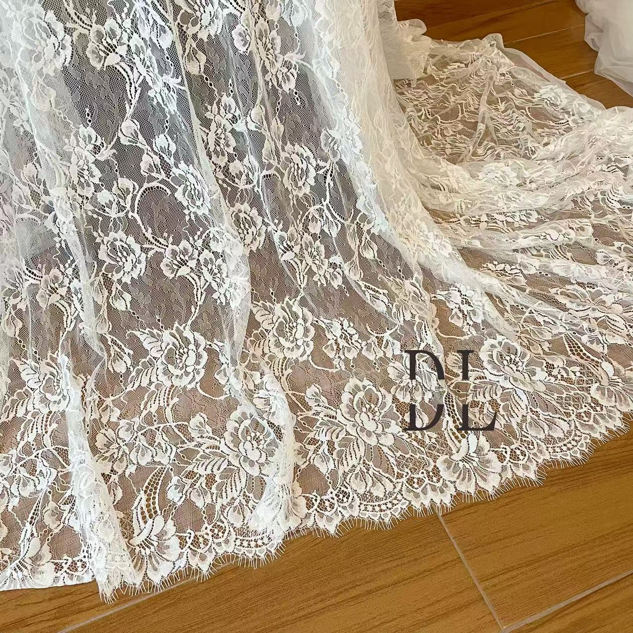 DL15113 Bridal Chantilly lace 3 meters per piece