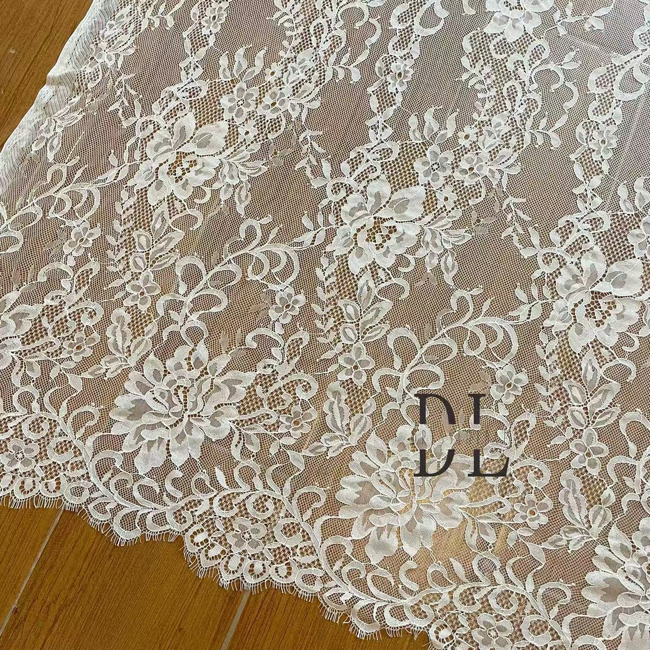 DL15114 Soft Bridal Chantilly lace 3 meters per piece