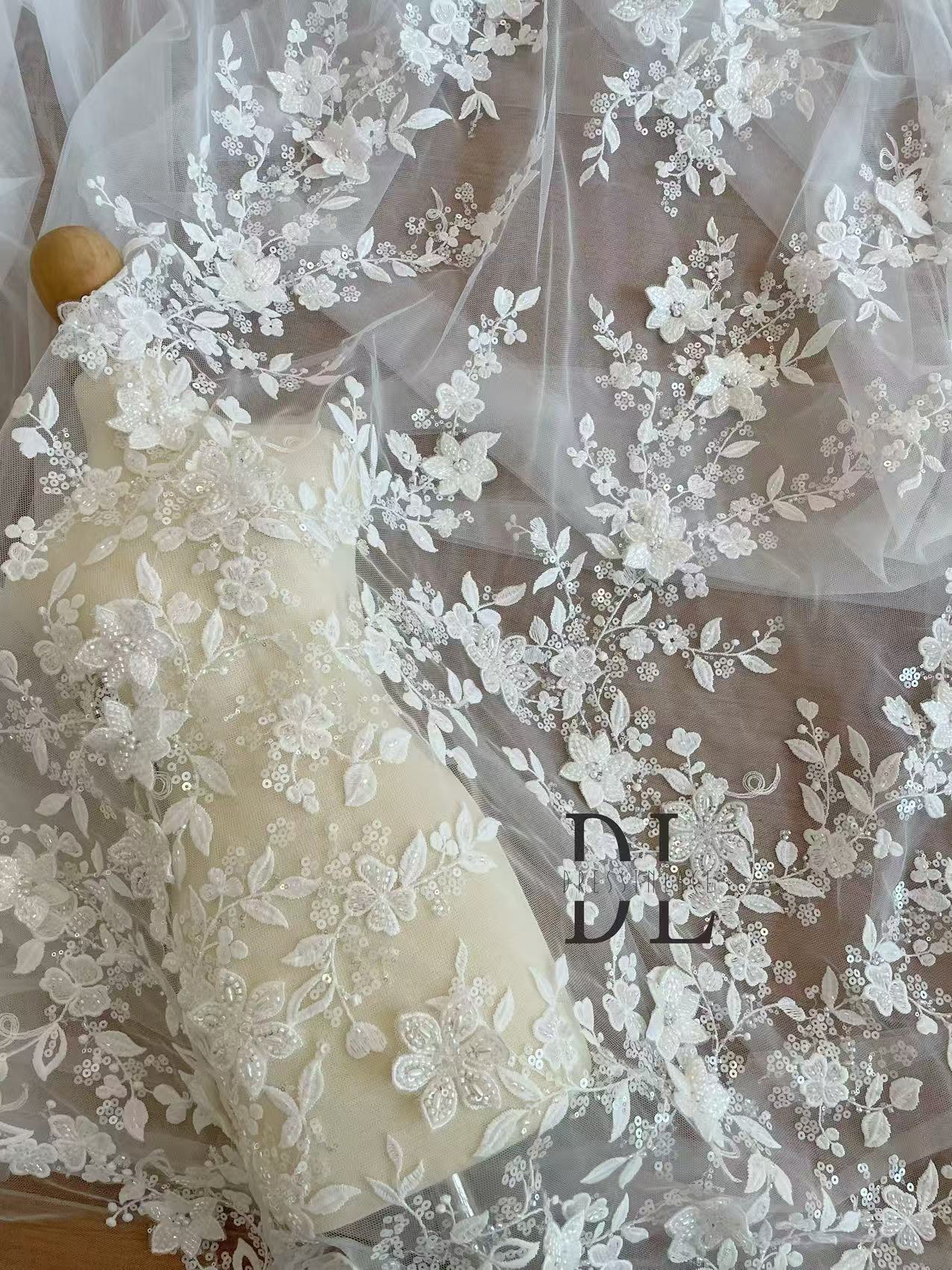 DL130227 Embroidered 3d flowers lace fabric with beads and sequins for wedding dress, noiva dresses, width 130cm