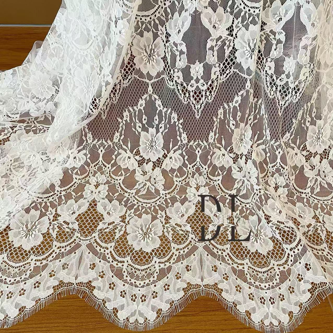 DL15104 Boho Fabrics Delicato tessuto in pizzo Chantilly per abiti da sposa - Materiale per ciglia morbido e squisito