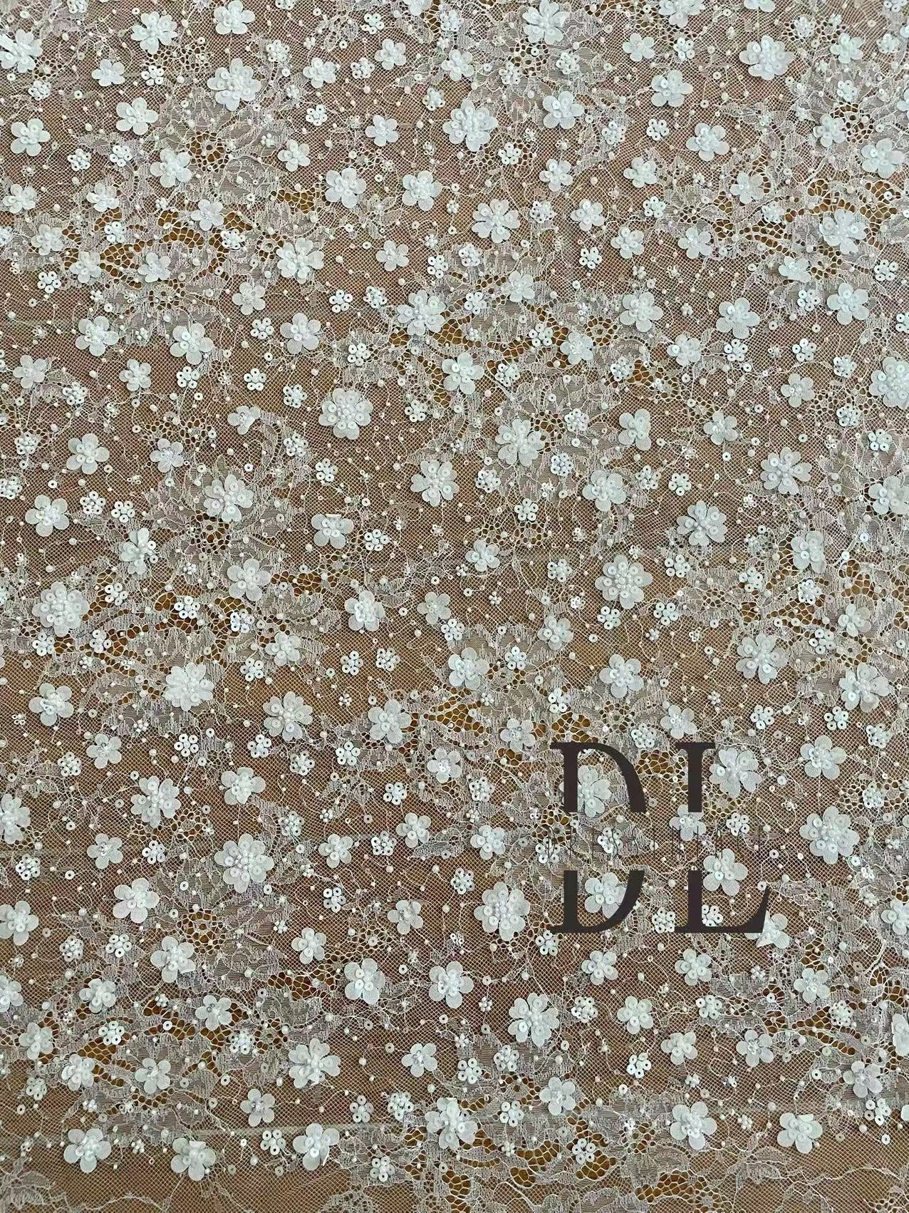 DL130009 Elegante tejido de encaje bordado con un impresionante diseño para vestido de novia DL130009