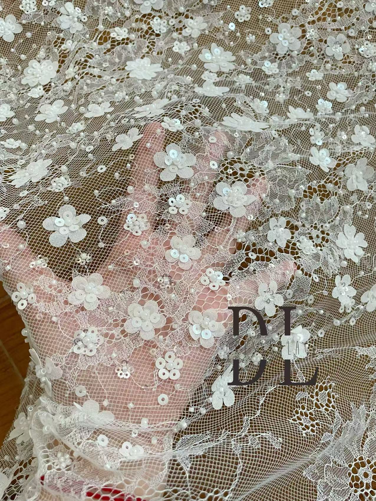 DL130009 Elegante tejido de encaje bordado con un impresionante diseño para vestido de novia DL130009