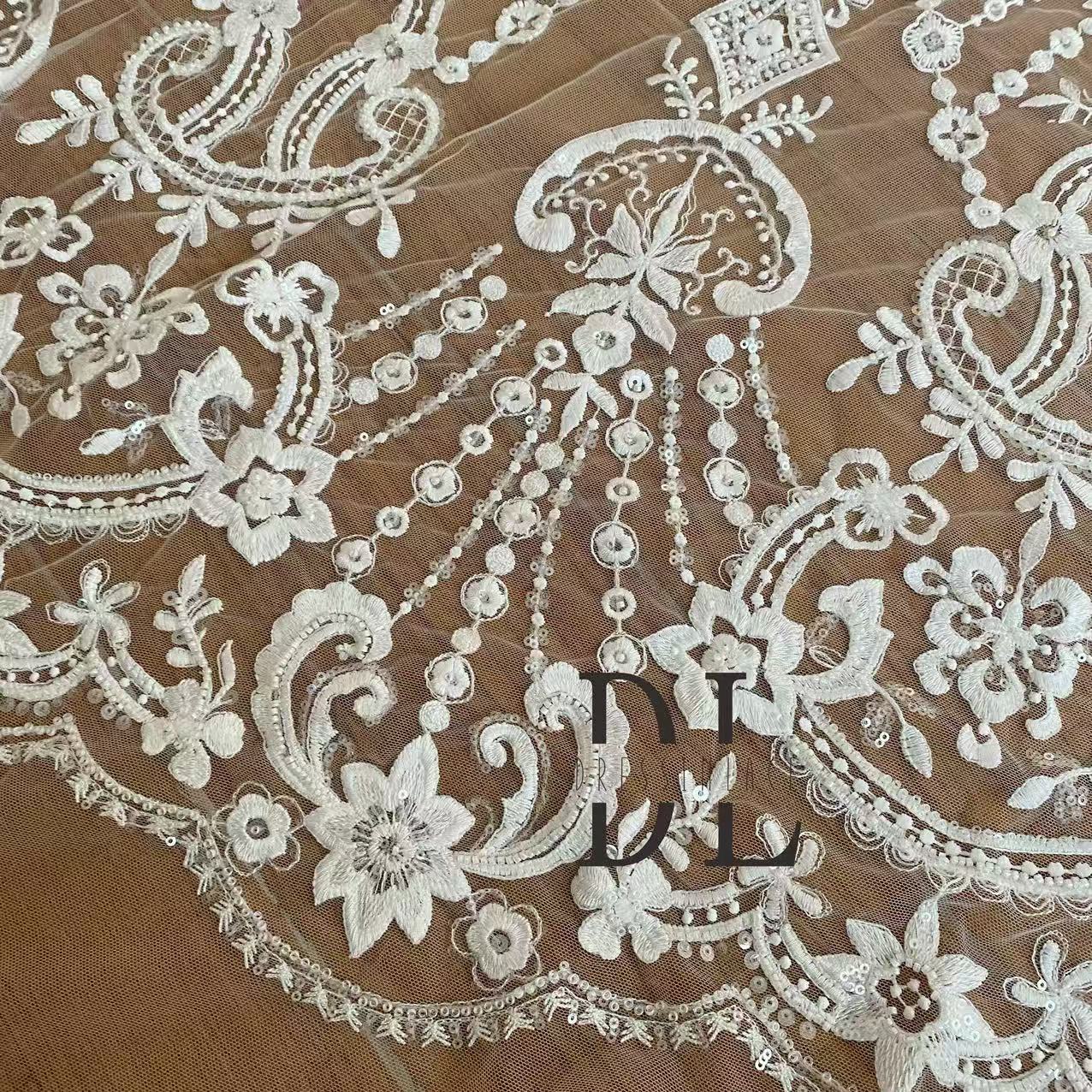DL130009 Elegante tejido de encaje bordado con un impresionante diseño para vestido de novia DL130009