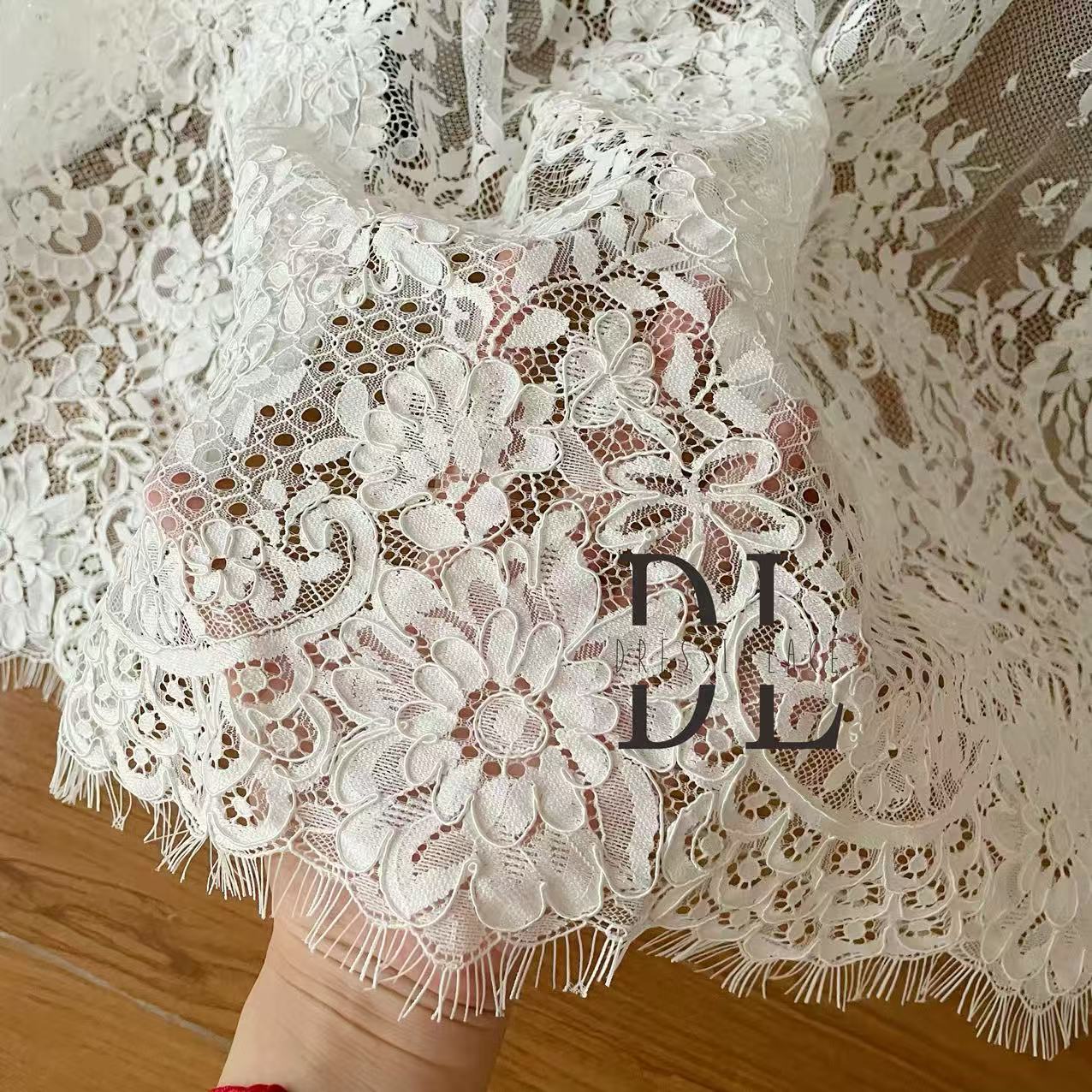 DL15104 Boho Fabrics Delicada tela de encaje Chantilly para vestidos de novia: material de pestañas suave y exquisito