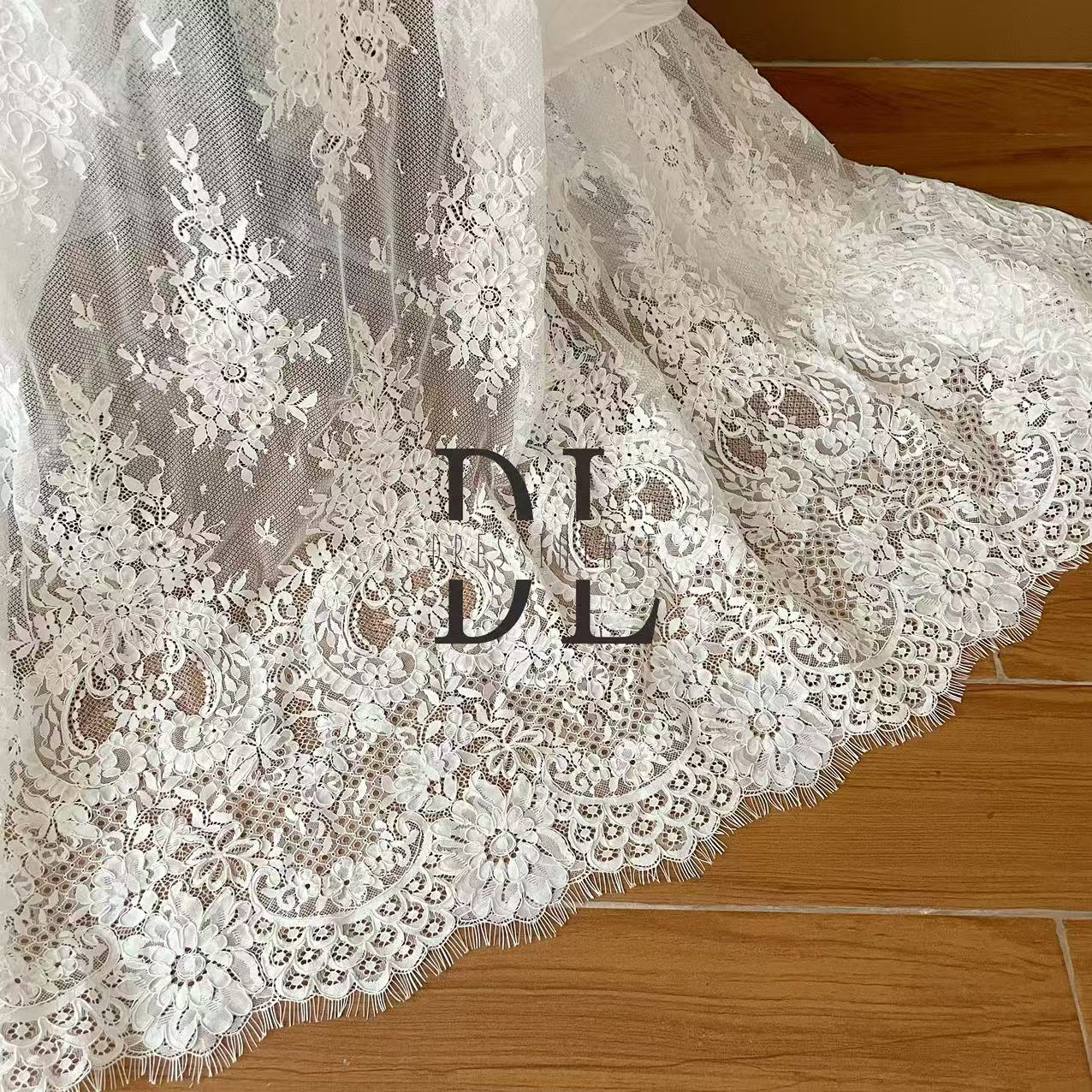 DL15104 Boho Fabrics Delicada tela de encaje Chantilly para vestidos de novia: material de pestañas suave y exquisito