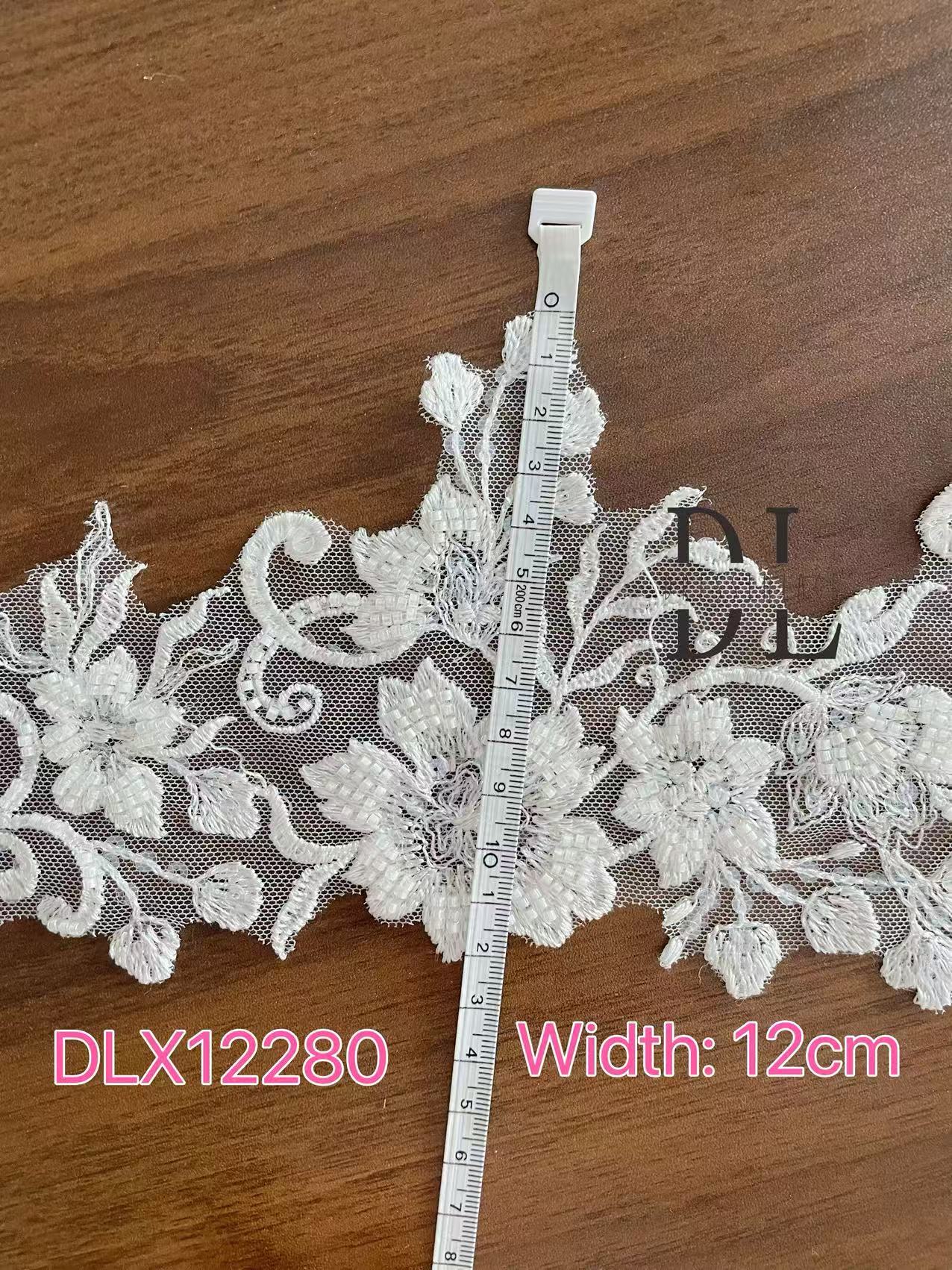 DLX15253 Patrón de hojas bordadas Tejido de encaje Bordes de ancho 15 cm Cuentas y lentejuelas para velos de novia