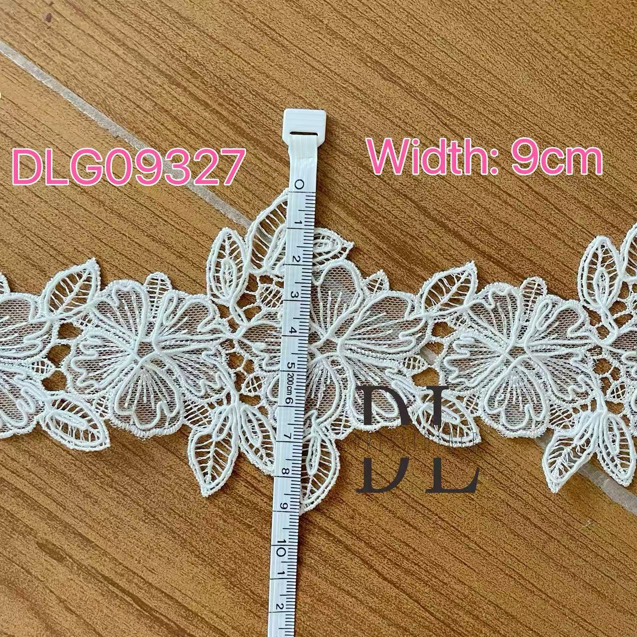 DLX15253 Patrón de hojas bordadas Tejido de encaje Bordes de ancho 15 cm Cuentas y lentejuelas para velos de novia
