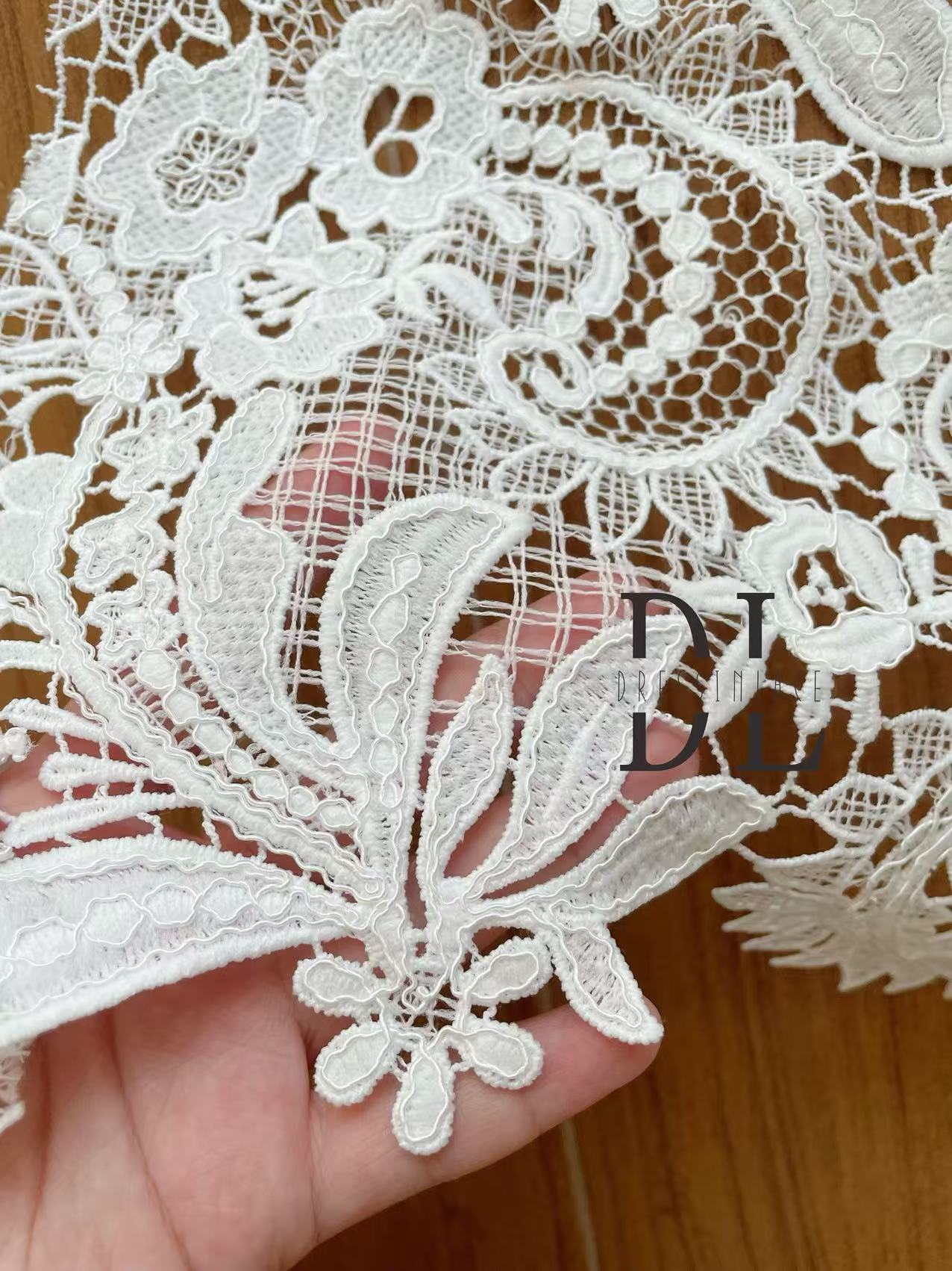 DLG120199 Elegant guipure fashion flowers pattern Lace Fabric For Novia Dresses, bridal wedding gowns, high-custom designers dresses