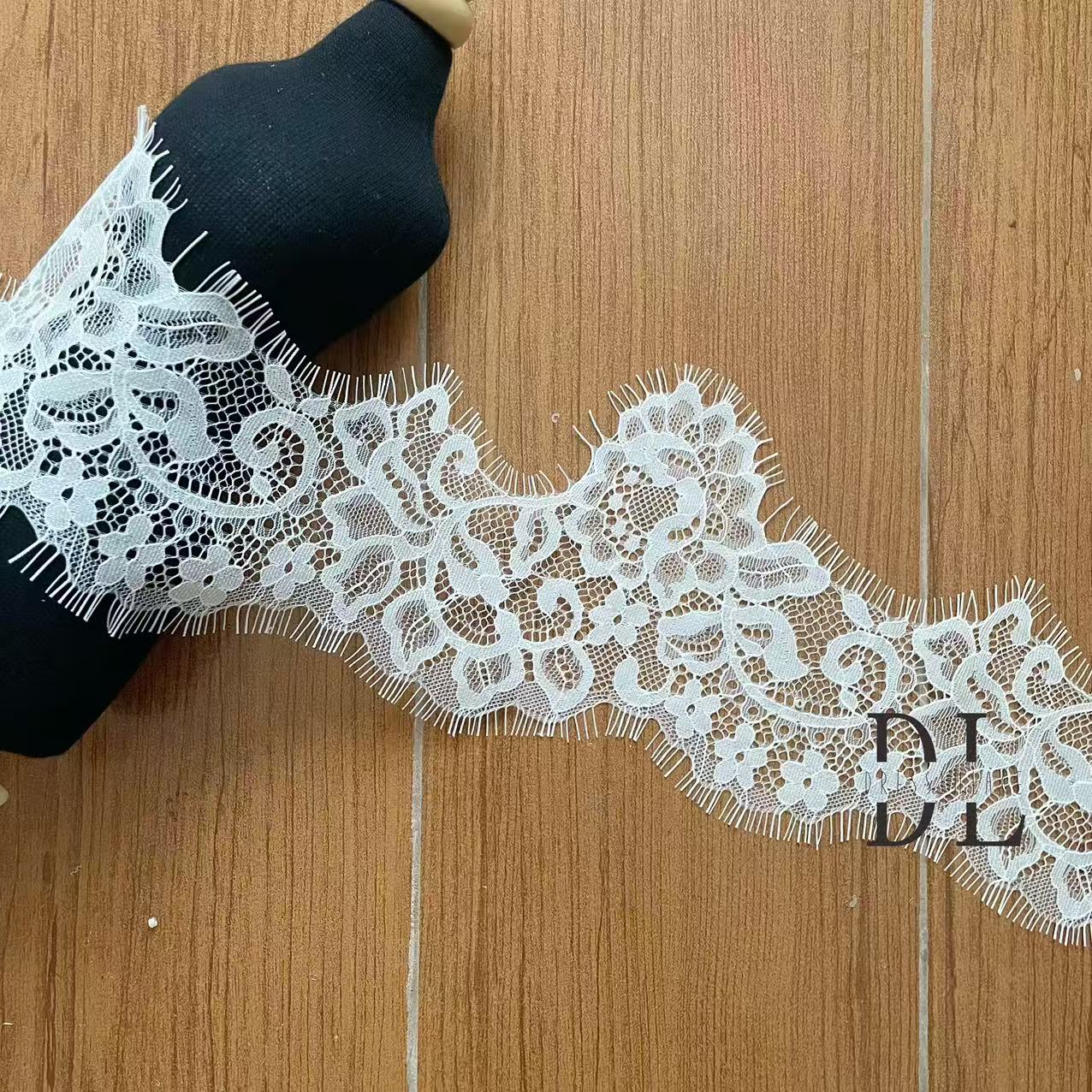 Good quality Chantilly lace trims for DIY fashion clothes, bridal dresses, wedding textiles accessories, home curtain textiles decorate, 3meters/roll