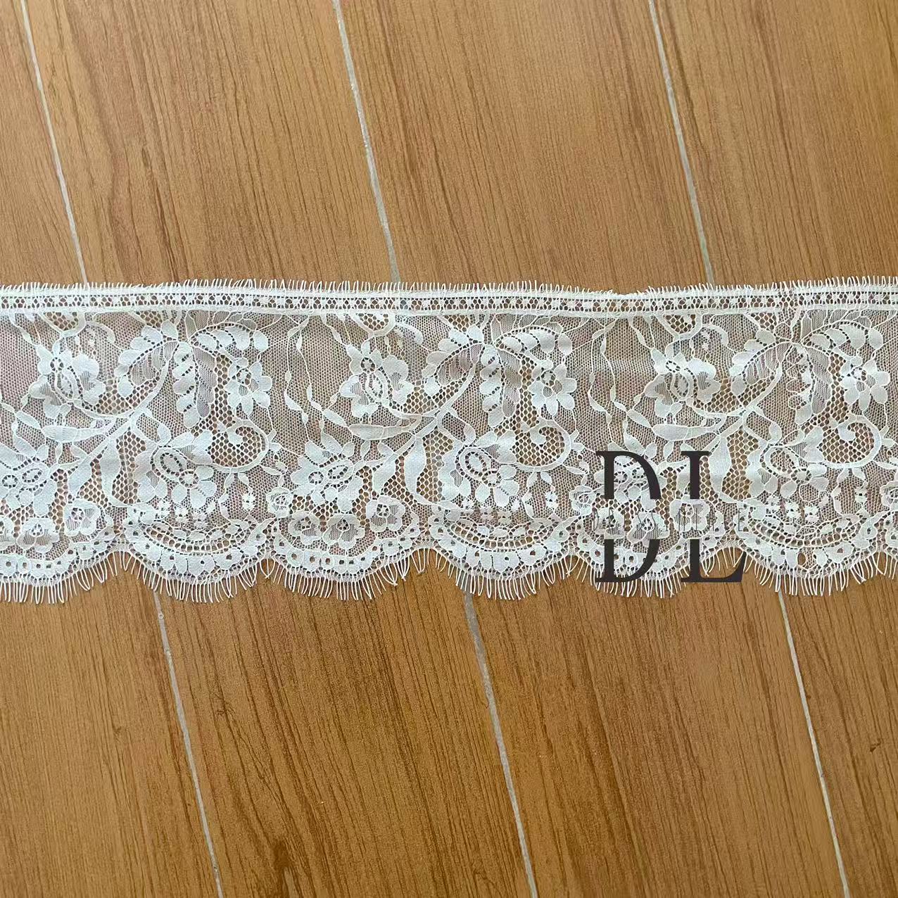 Good quality Chantilly lace borders for DIY fashion clothes, bridal dresses, wedding textiles accessories, home curtain textiles decorate, 3meters/roll