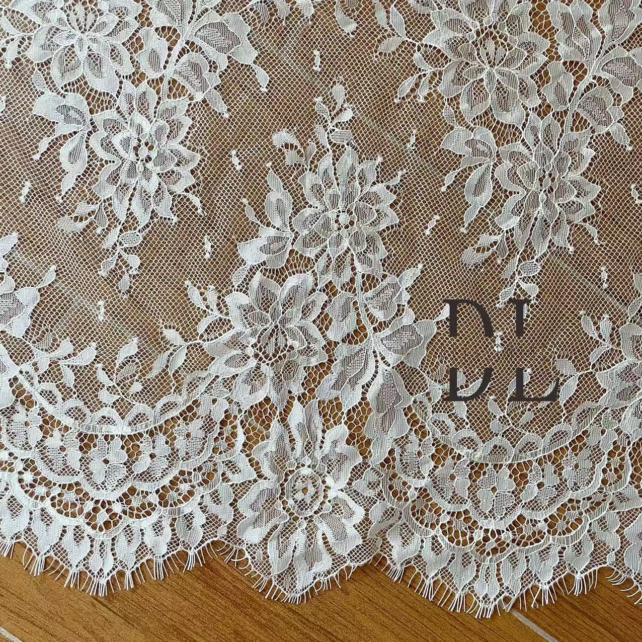 DLX15253 Ricamo Foglie Modello Tessuto di pizzo Bordi larghi 15 cm Perline e paillettes per veli da sposa