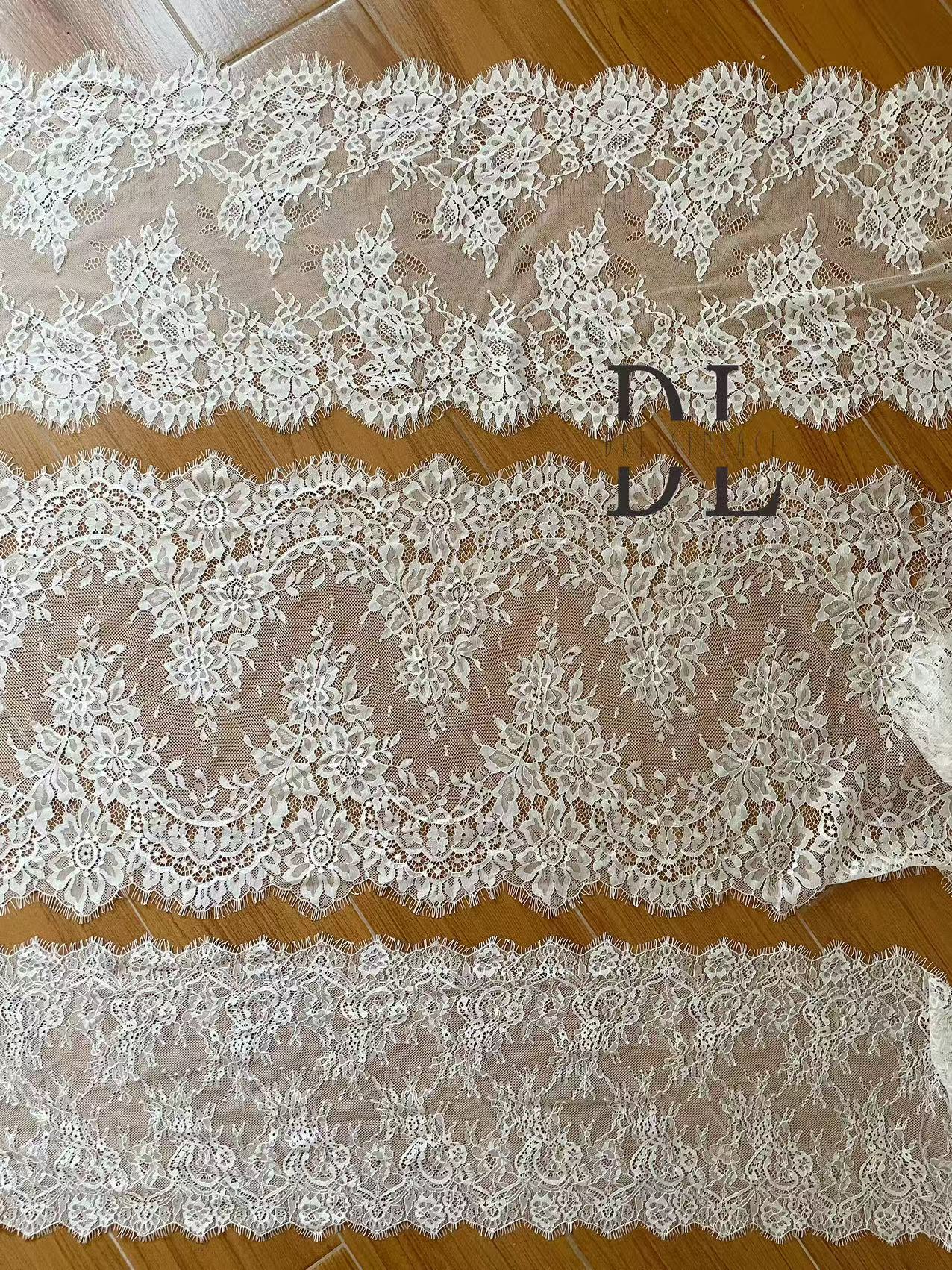 DLX15253 Ricamo Foglie Modello Tessuto di pizzo Bordi larghi 15 cm Perline e paillettes per veli da sposa