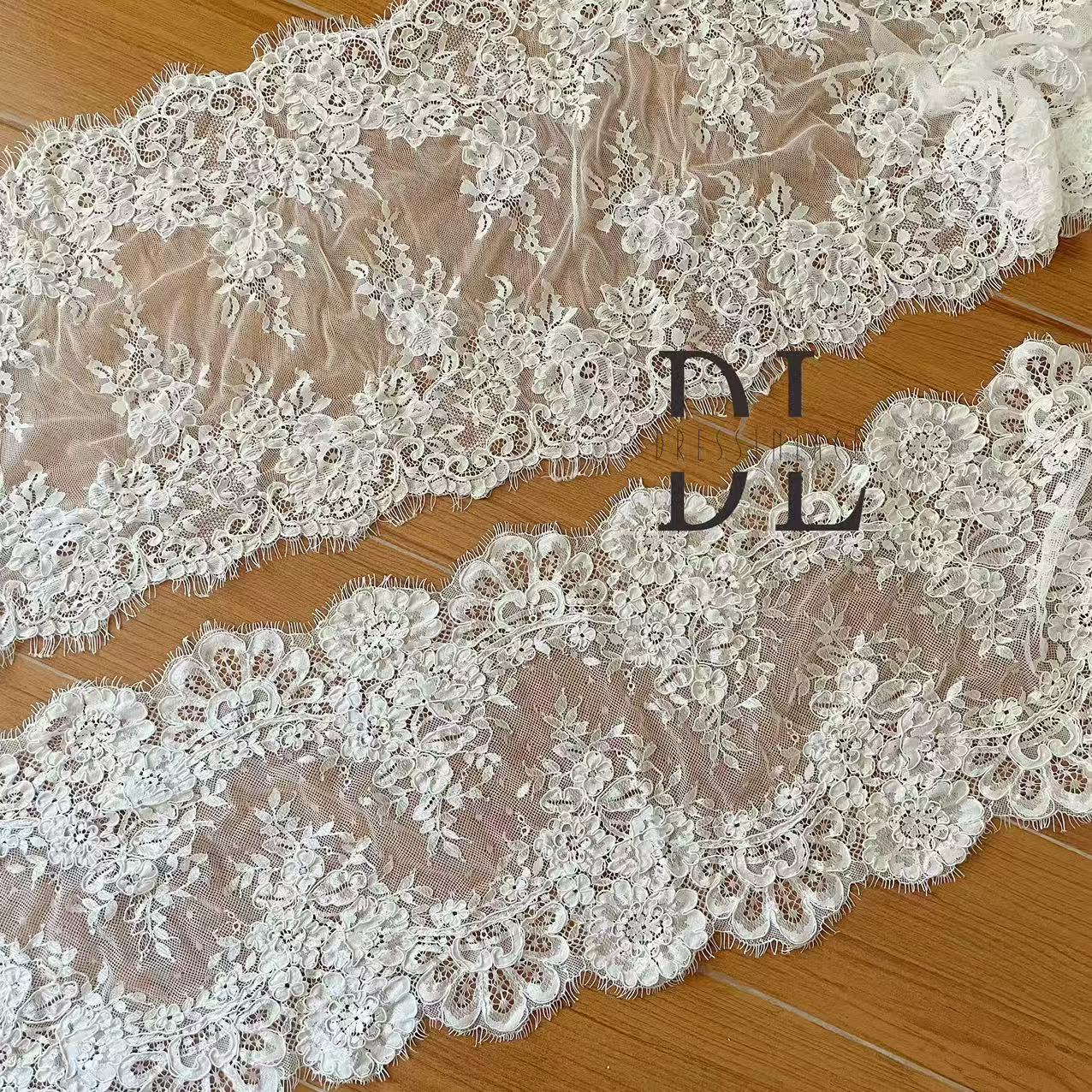 DL130013 Tessuto di pizzo di fiori di raso 3D morbido di alta qualità con perline per abiti da sposa
