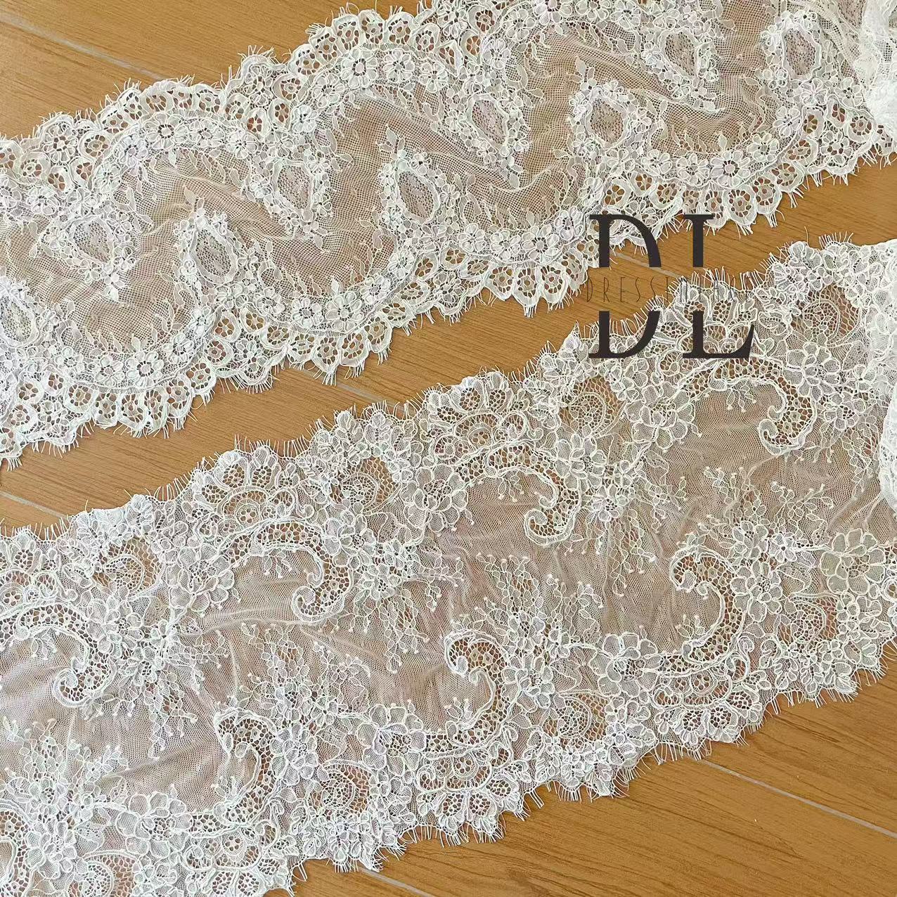 DL130013 Tessuto di pizzo di fiori di raso 3D morbido di alta qualità con perline per abiti da sposa