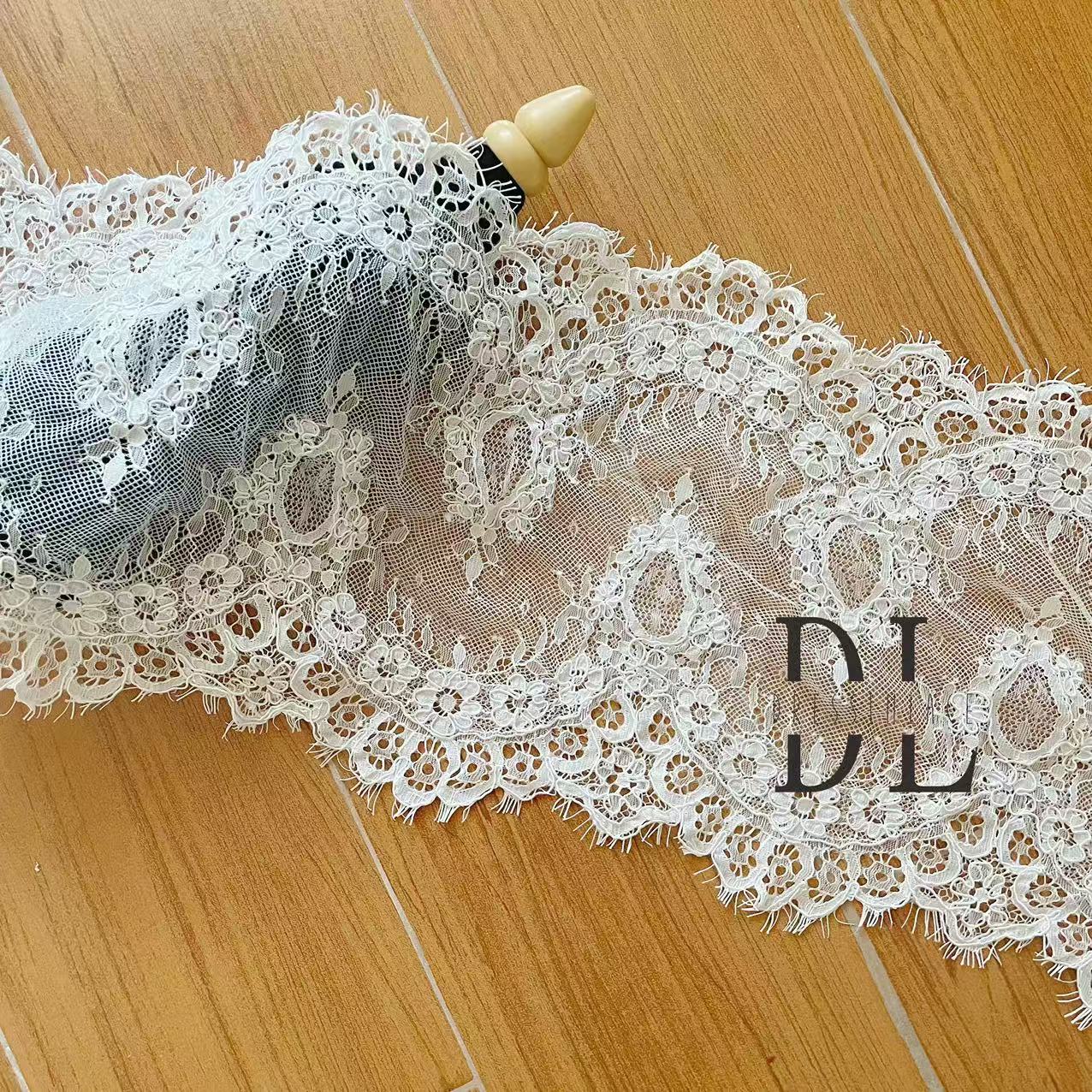 DL130013 Tessuto di pizzo di fiori di raso 3D morbido di alta qualità con perline per abiti da sposa