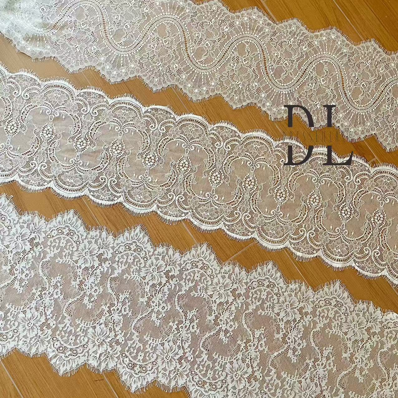 DLX15253 Ricamo Foglie Modello Tessuto di pizzo Bordi larghi 15 cm Perline e paillettes per veli da sposa