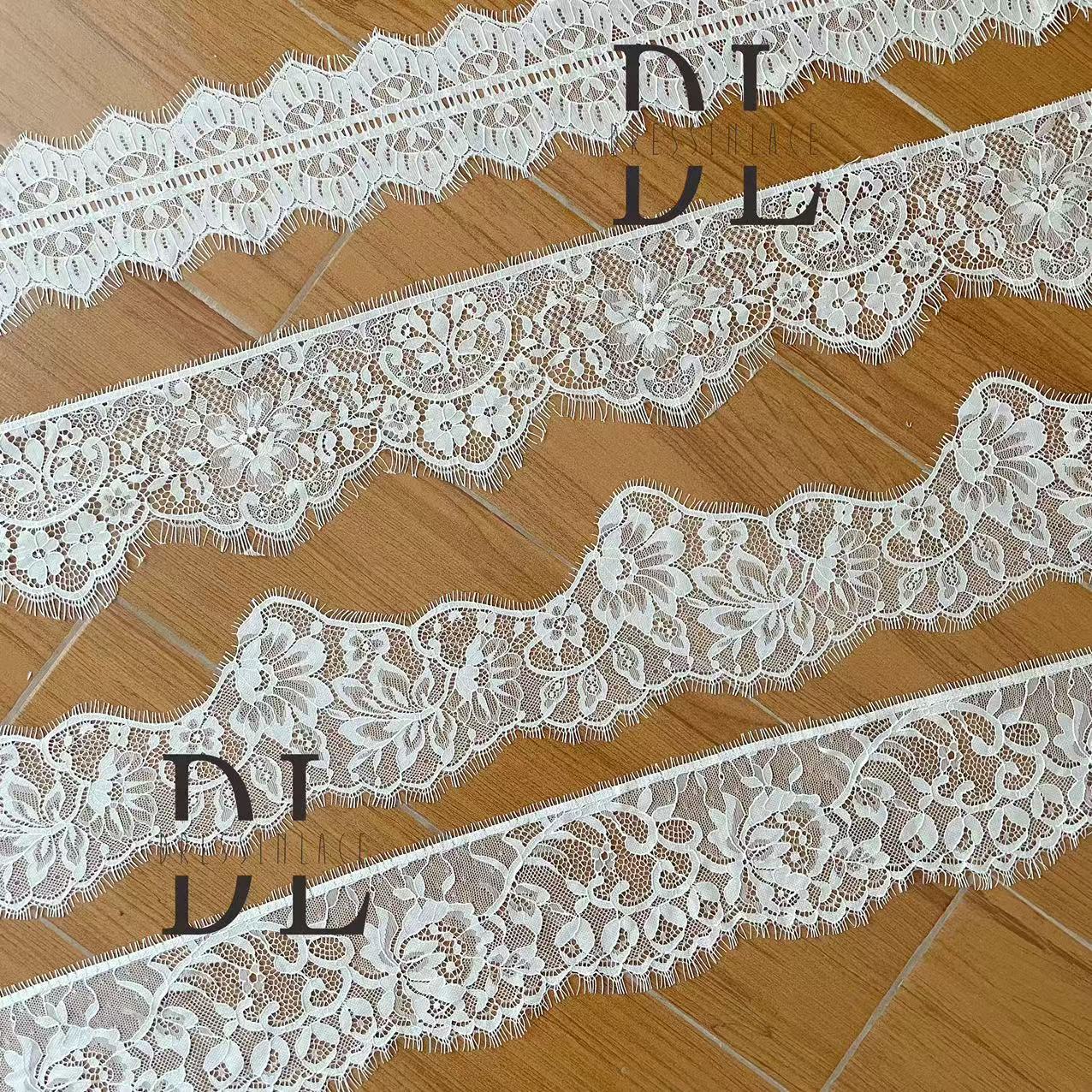 DLX15253 Patrón de hojas bordadas Tejido de encaje Bordes de ancho 15 cm Cuentas y lentejuelas para velos de novia