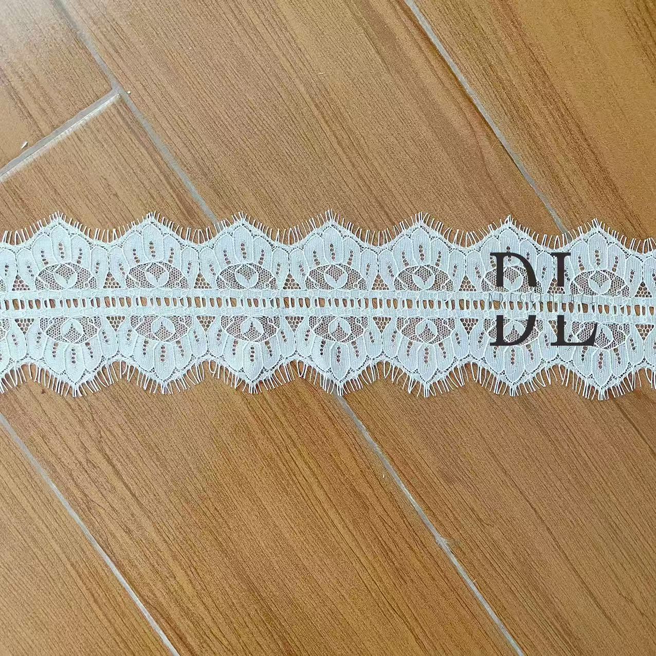 DLX15253 Patrón de hojas bordadas Tejido de encaje Bordes de ancho 15 cm Cuentas y lentejuelas para velos de novia
