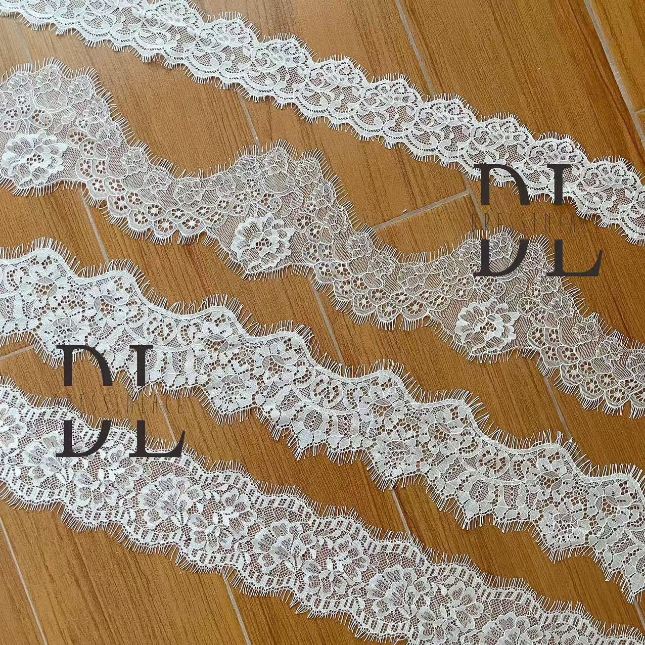 DLX15253 Patrón de hojas bordadas Tejido de encaje Bordes de ancho 15 cm Cuentas y lentejuelas para velos de novia