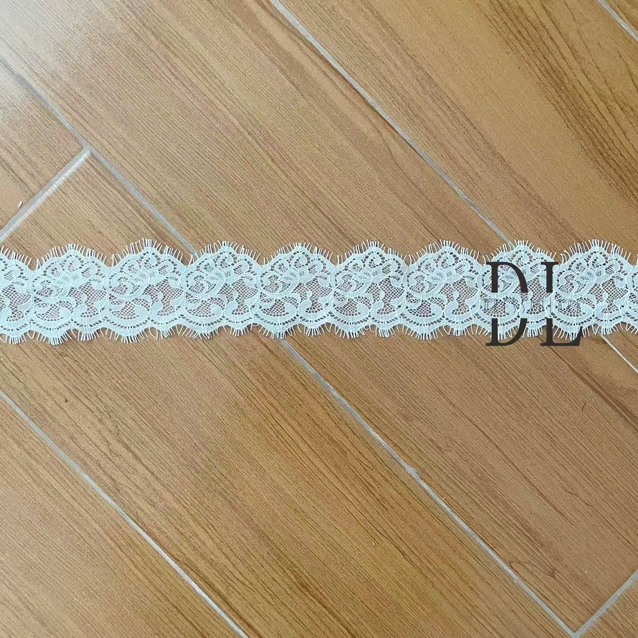 DLX15253 Patrón de hojas bordadas Tejido de encaje Bordes de ancho 15 cm Cuentas y lentejuelas para velos de novia