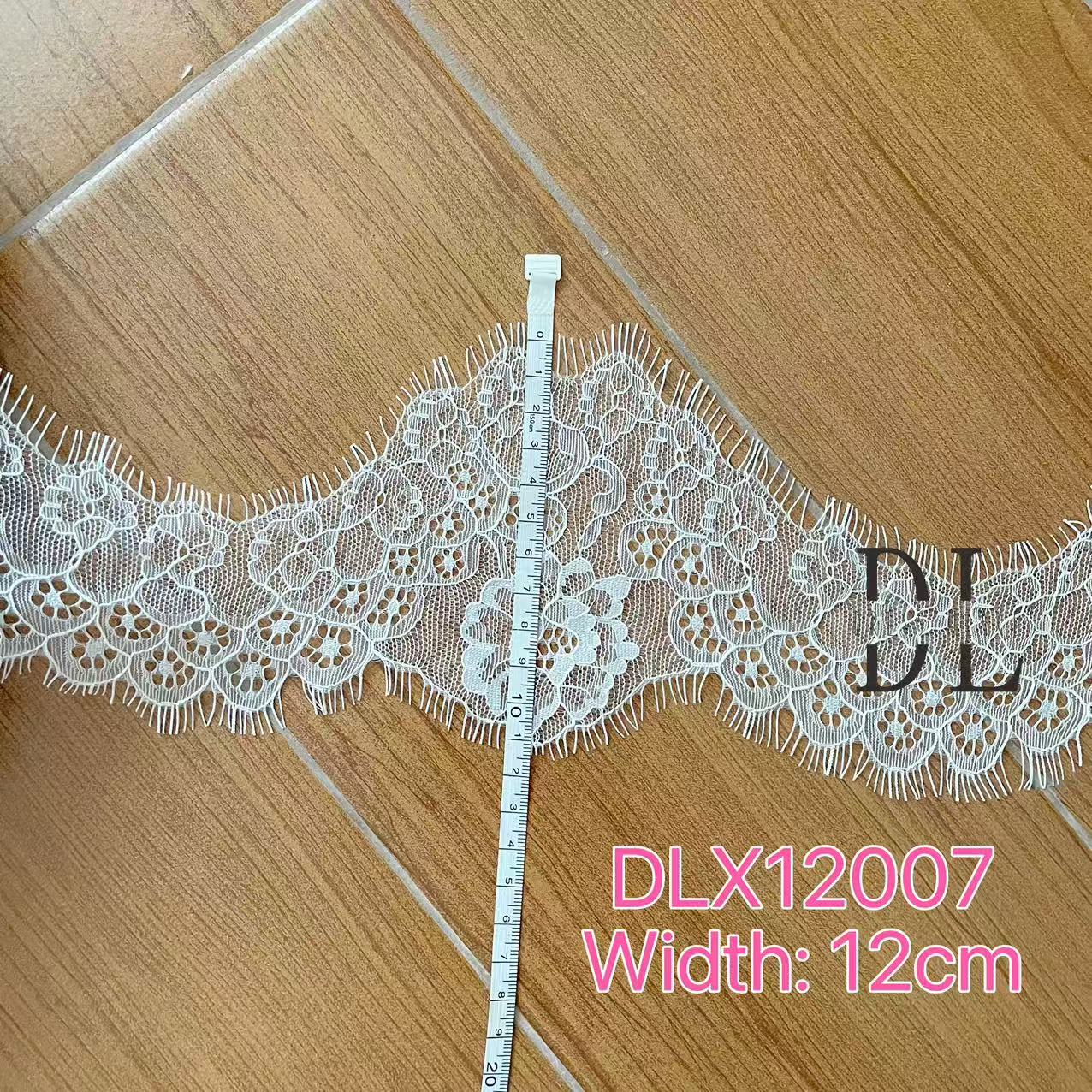 DLX15253 Patrón de hojas bordadas Tejido de encaje Bordes de ancho 15 cm Cuentas y lentejuelas para velos de novia