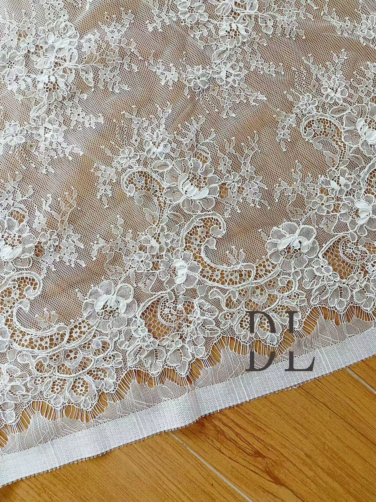 DL15104 Boho Fabrics Delicada tela de encaje Chantilly para vestidos de novia: material de pestañas suave y exquisito
