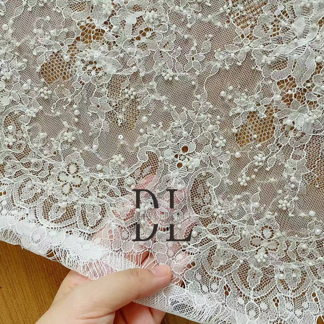 DL15104 Boho Fabrics Delicada tela de encaje Chantilly para vestidos de novia: material de pestañas suave y exquisito