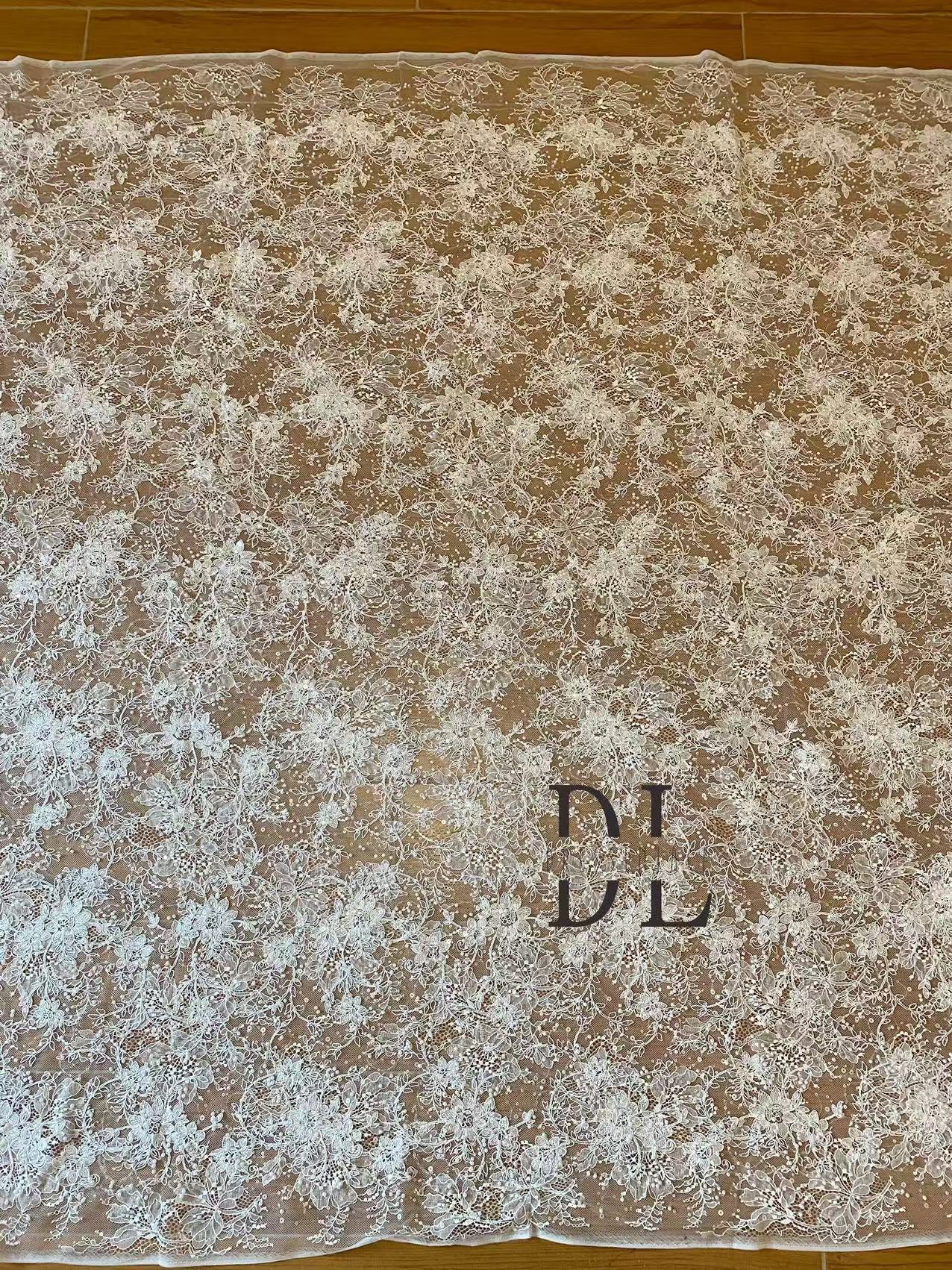 DL130013 Tessuto di pizzo di fiori di raso 3D morbido di alta qualità con perline per abiti da sposa