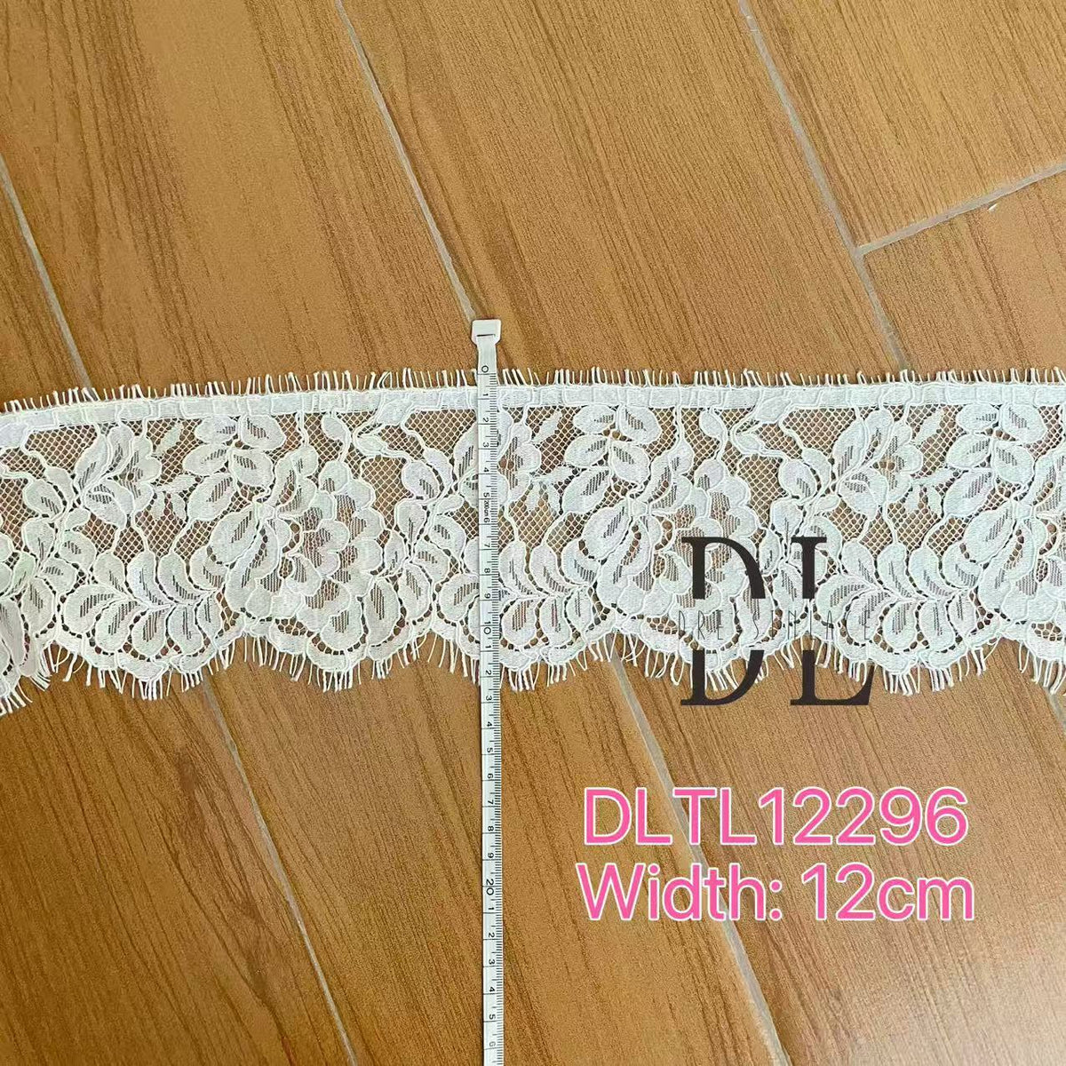 DLX15253 Ricamo Foglie Modello Tessuto di pizzo Bordi larghi 15 cm Perline e paillettes per veli da sposa