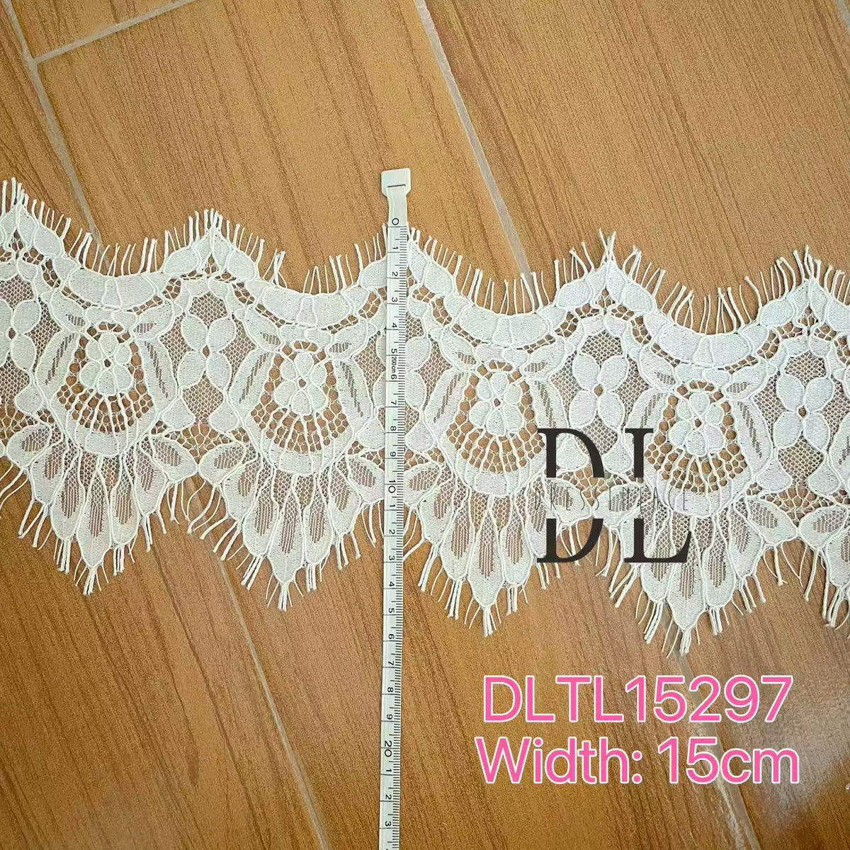 DLX15253 Ricamo Foglie Modello Tessuto di pizzo Bordi larghi 15 cm Perline e paillettes per veli da sposa