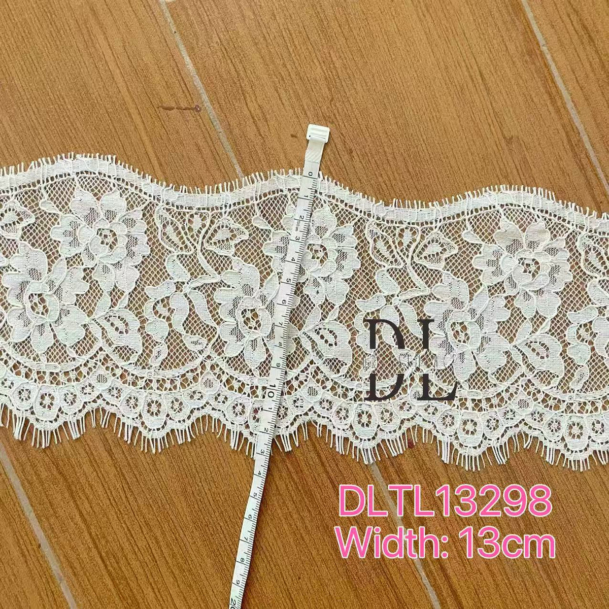 DLX15253 Ricamo Foglie Modello Tessuto di pizzo Bordi larghi 15 cm Perline e paillettes per veli da sposa