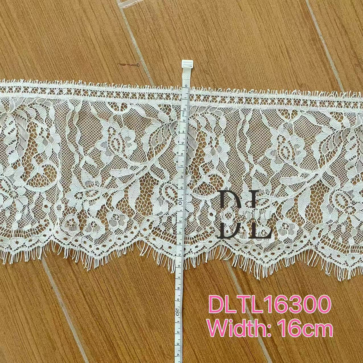 DLX15253 Ricamo Foglie Modello Tessuto di pizzo Bordi larghi 15 cm Perline e paillettes per veli da sposa