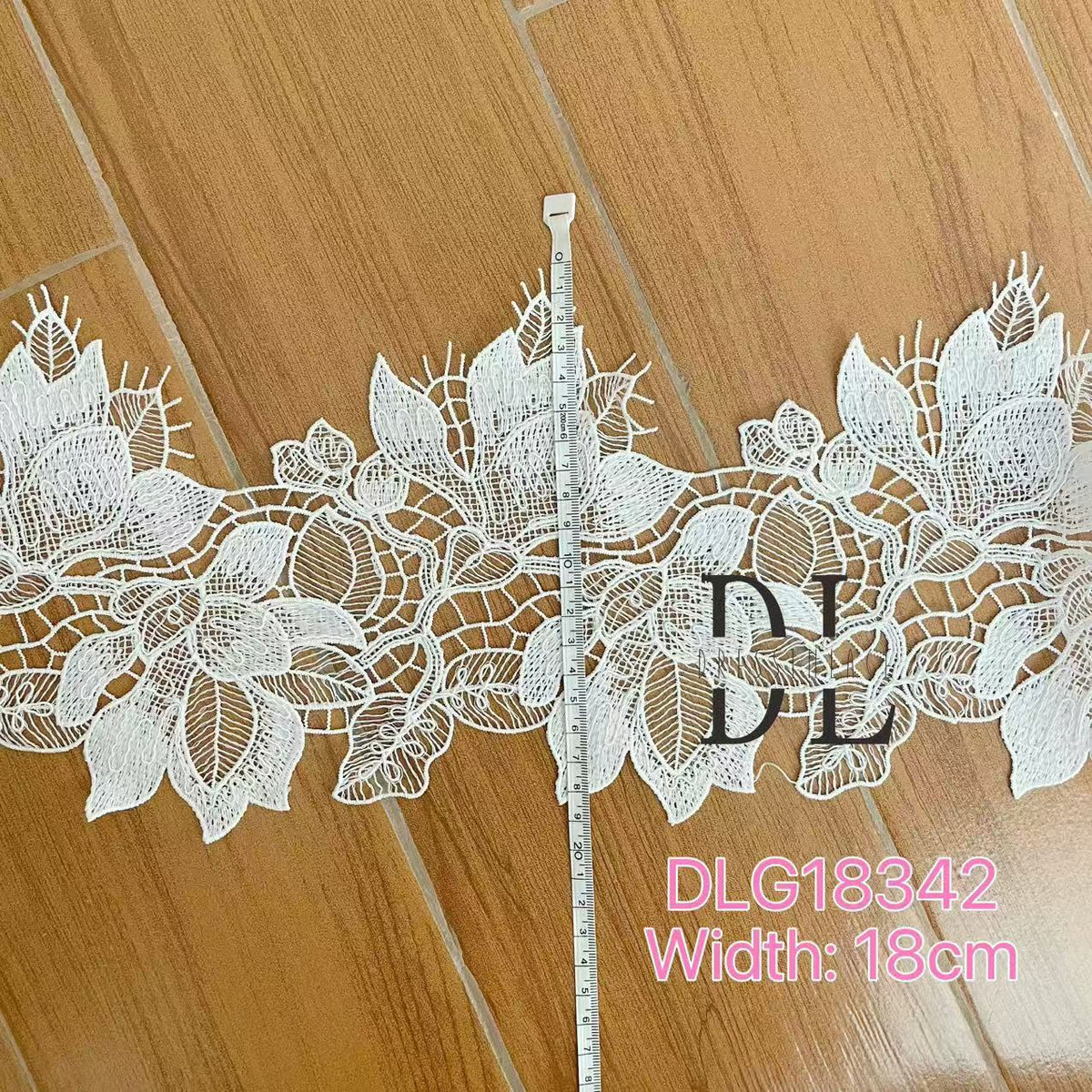 DLX15253 Ricamo Foglie Modello Tessuto di pizzo Bordi larghi 15 cm Perline e paillettes per veli da sposa