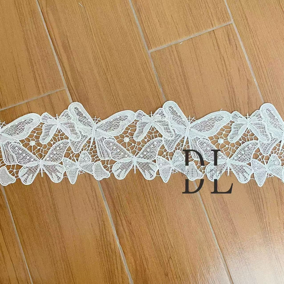 DLX15253 Ricamo Foglie Modello Tessuto di pizzo Bordi larghi 15 cm Perline e paillettes per veli da sposa