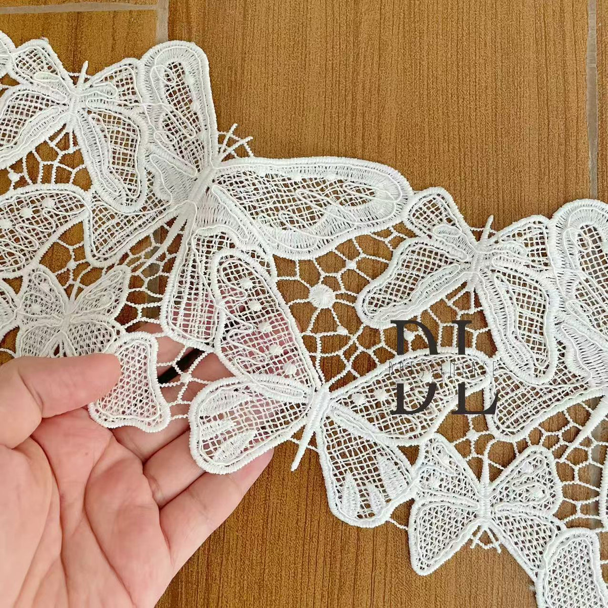 DLX15253 Ricamo Foglie Modello Tessuto di pizzo Bordi larghi 15 cm Perline e paillettes per veli da sposa