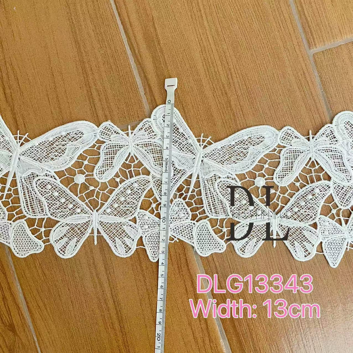 DLX15253 Ricamo Foglie Modello Tessuto di pizzo Bordi larghi 15 cm Perline e paillettes per veli da sposa