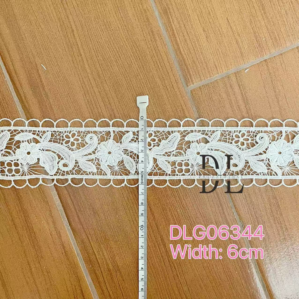 DLX15253 Ricamo Foglie Modello Tessuto di pizzo Bordi larghi 15 cm Perline e paillettes per veli da sposa
