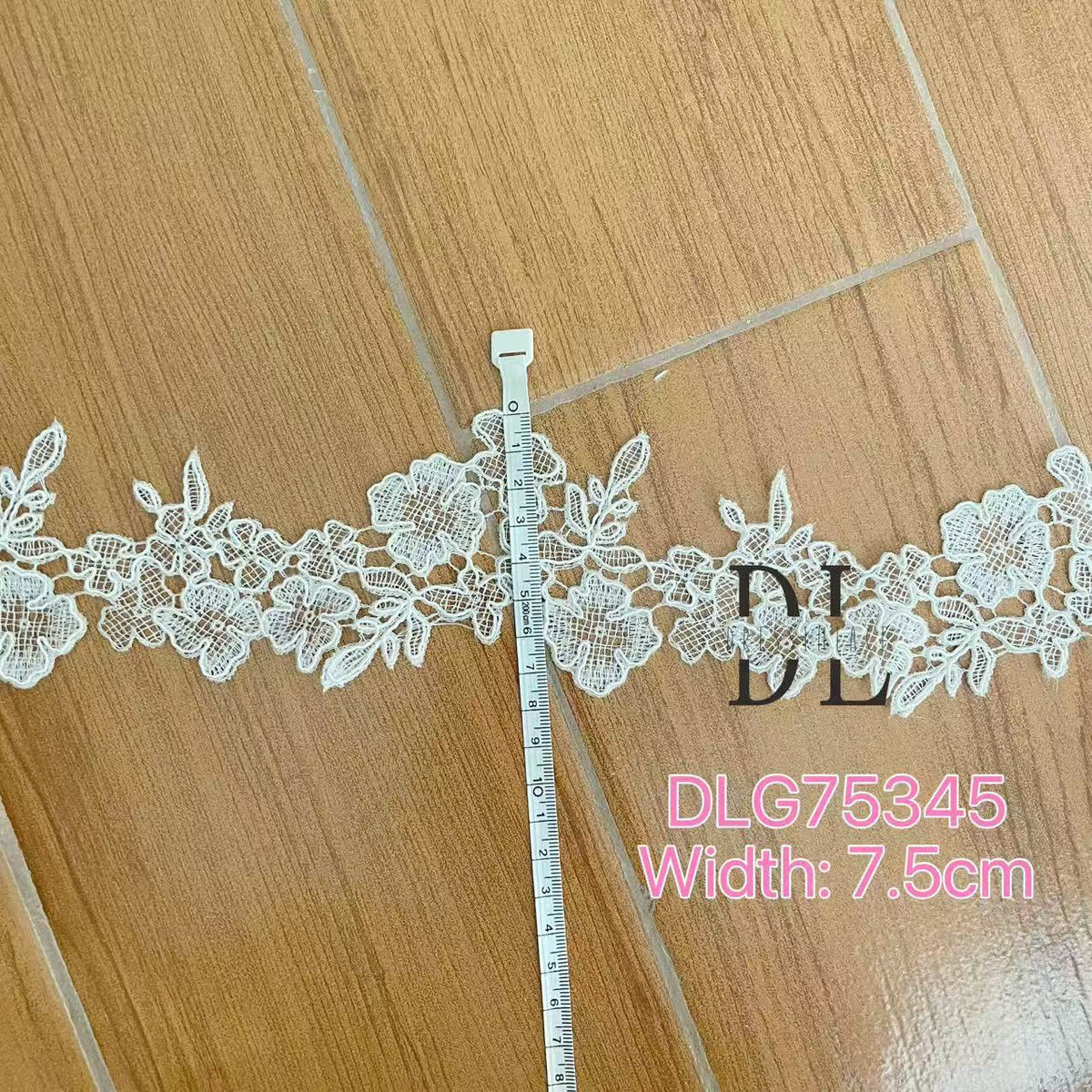 DLX15253 Ricamo Foglie Modello Tessuto di pizzo Bordi larghi 15 cm Perline e paillettes per veli da sposa