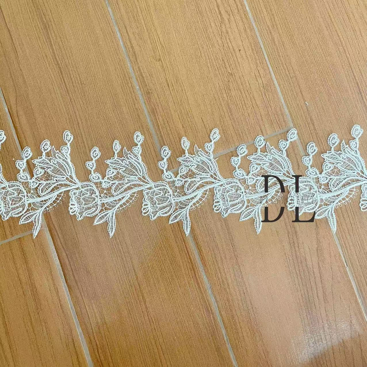 DLX15253 Ricamo Foglie Modello Tessuto di pizzo Bordi larghi 15 cm Perline e paillettes per veli da sposa