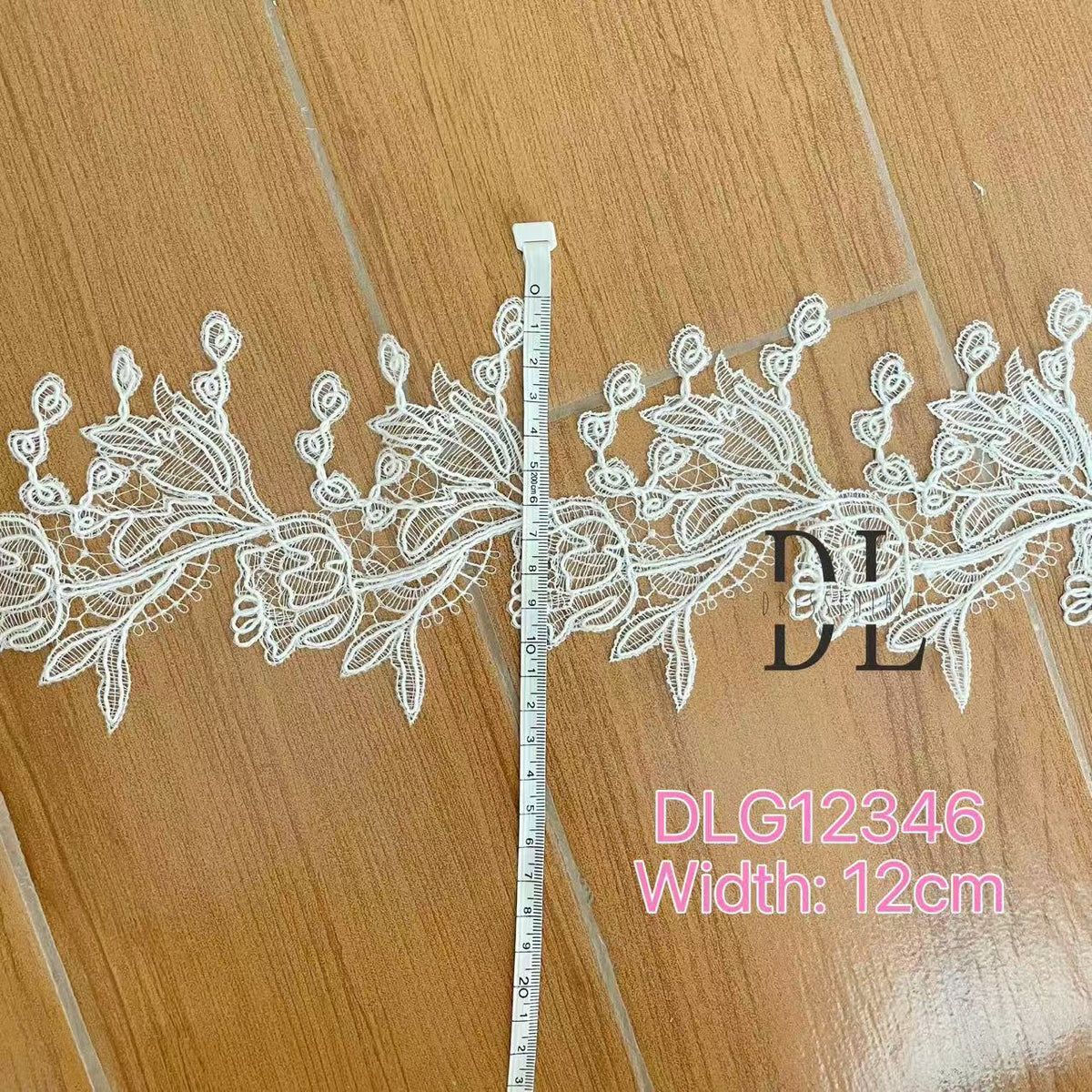 DLX15253 Ricamo Foglie Modello Tessuto di pizzo Bordi larghi 15 cm Perline e paillettes per veli da sposa