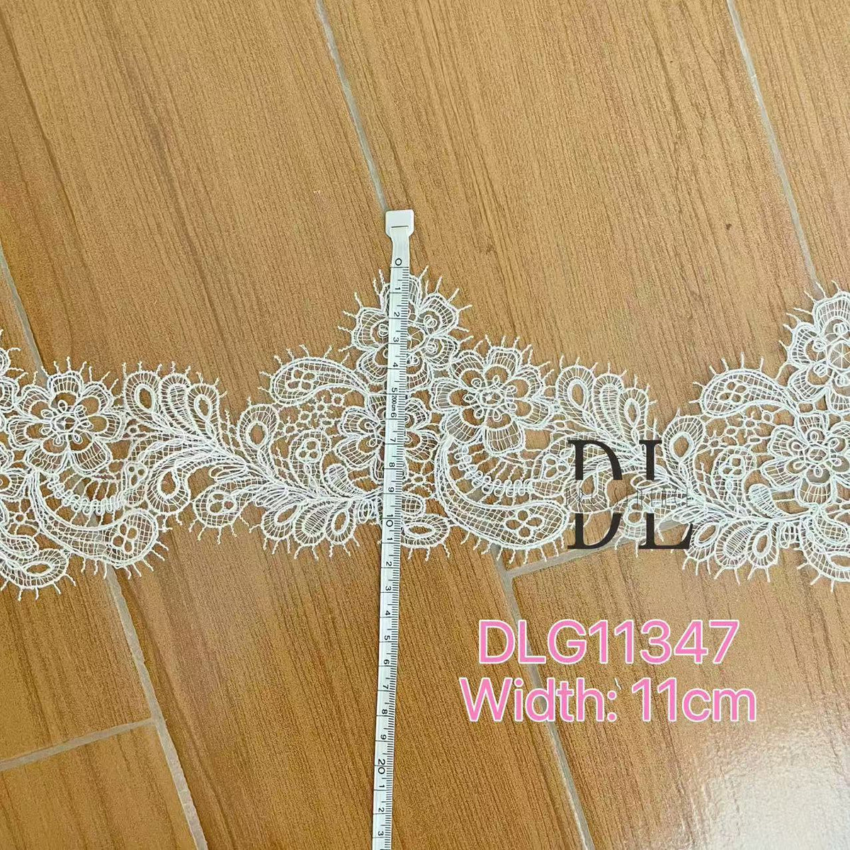 DLX15253 Ricamo Foglie Modello Tessuto di pizzo Bordi larghi 15 cm Perline e paillettes per veli da sposa